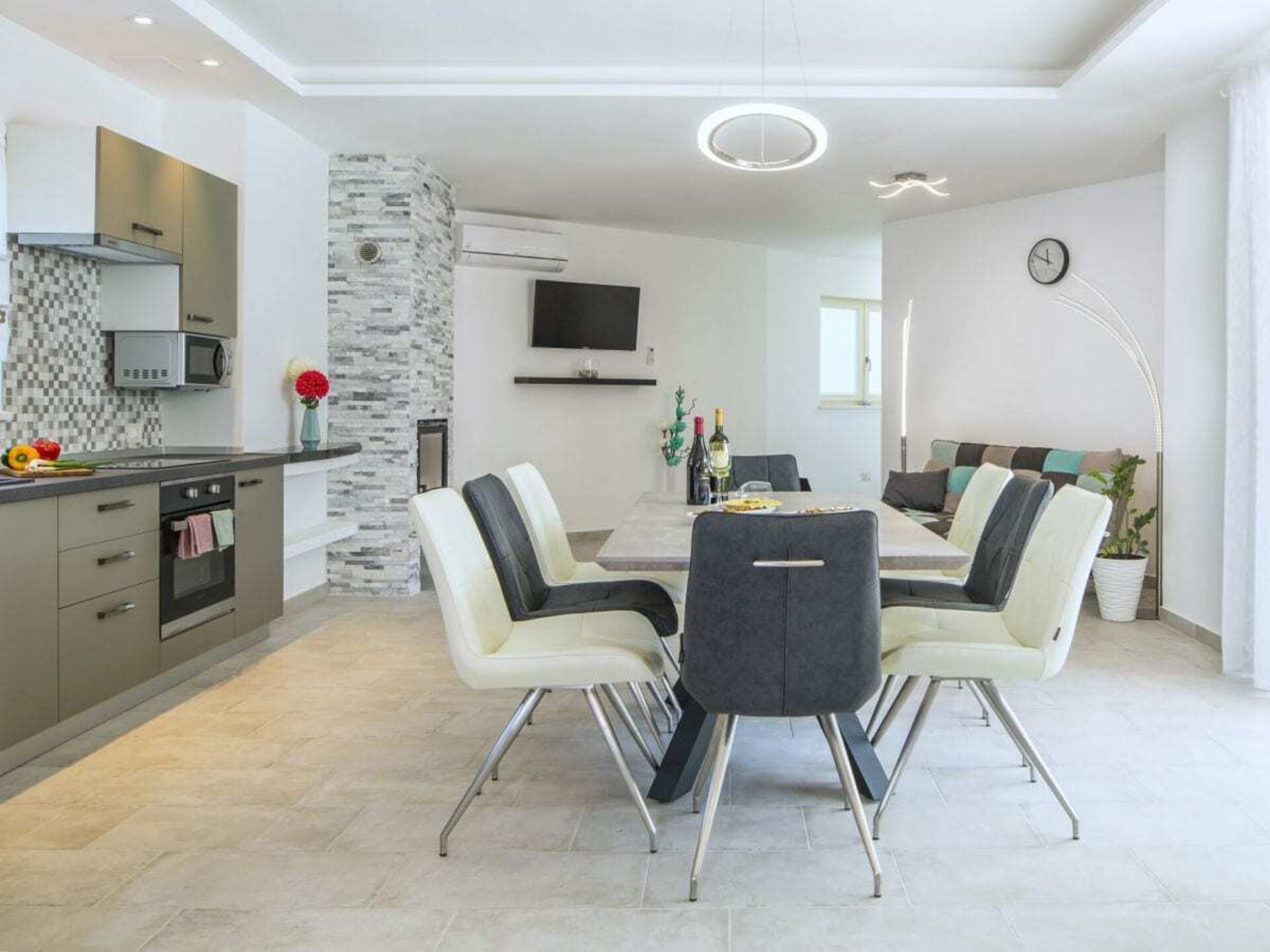 Unieke V-vormige villa bij Labin met privézwembad en speeltuin - foto 10
