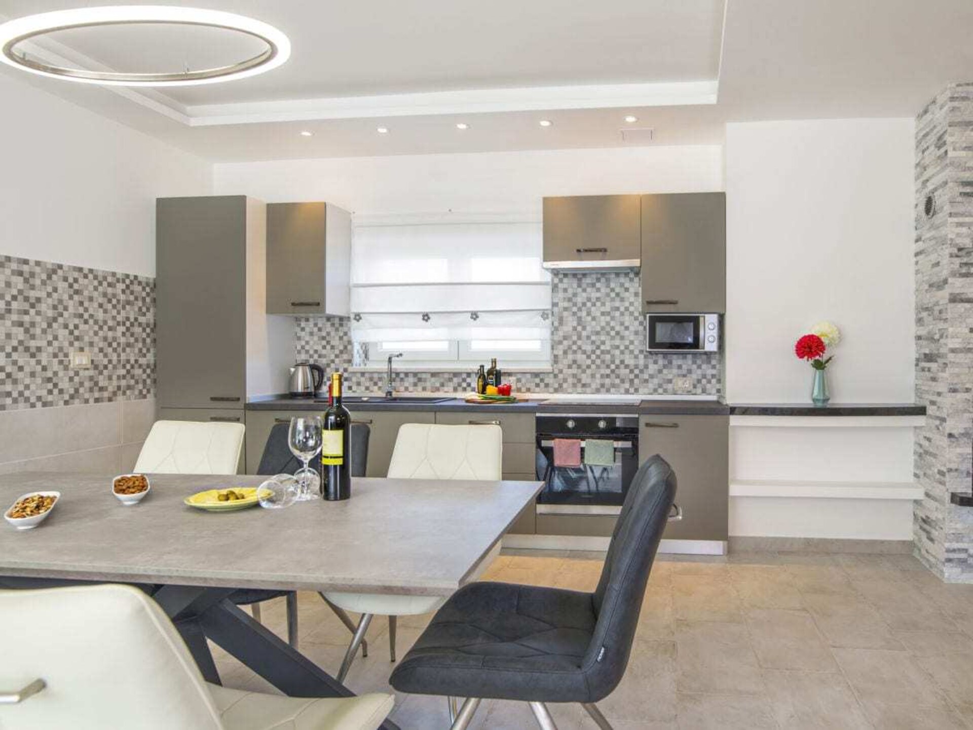 Unieke V-vormige villa bij Labin met privézwembad en speeltuin - foto 11