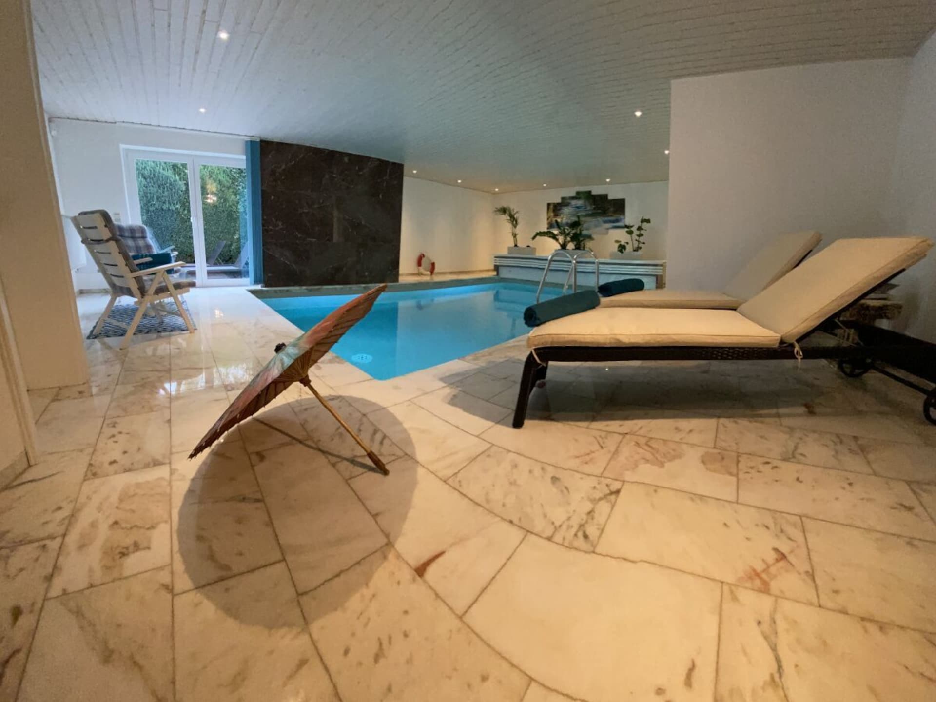 Op 800m van centrum Gebhardshain: Vakantiehuis met privézwembad - foto 3
