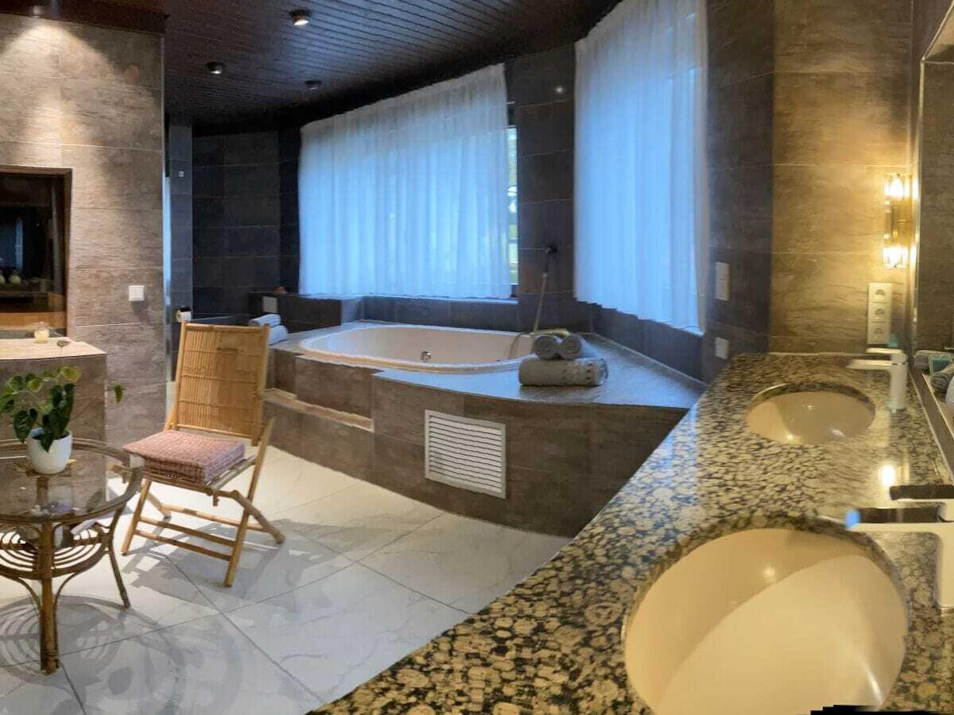 Op 800m van centrum Gebhardshain: Vakantiehuis met privézwembad - foto 8
