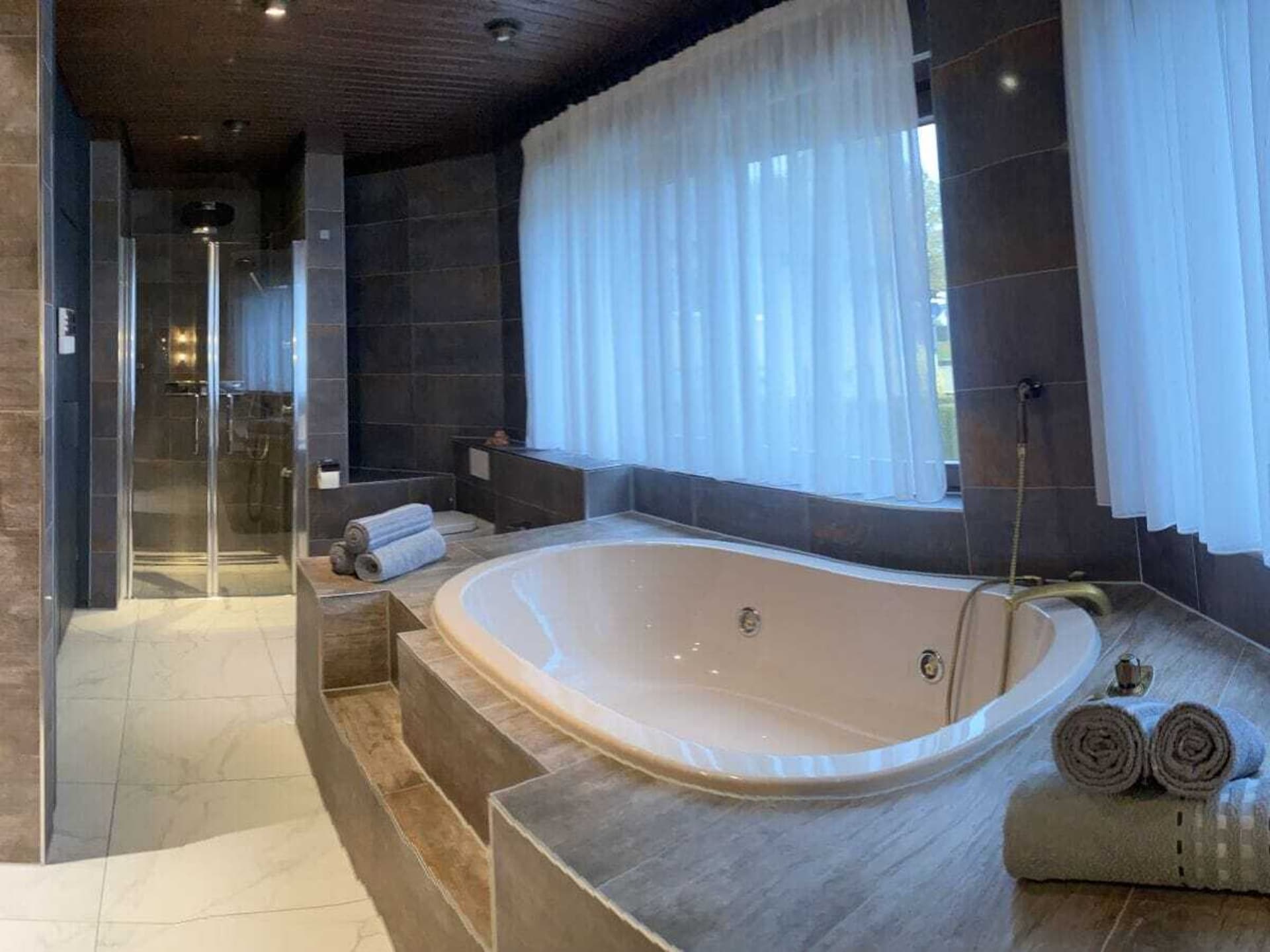 Op 800m van centrum Gebhardshain: Vakantiehuis met privézwembad - foto 15