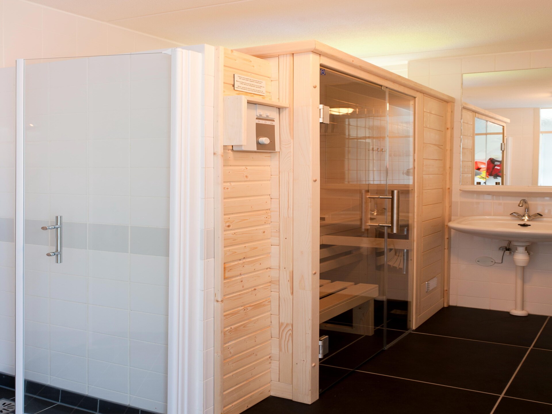 Grand Tolve Wellness: Luxe 12-persoons villa met sauna en buitenspa aan het water - foto 20