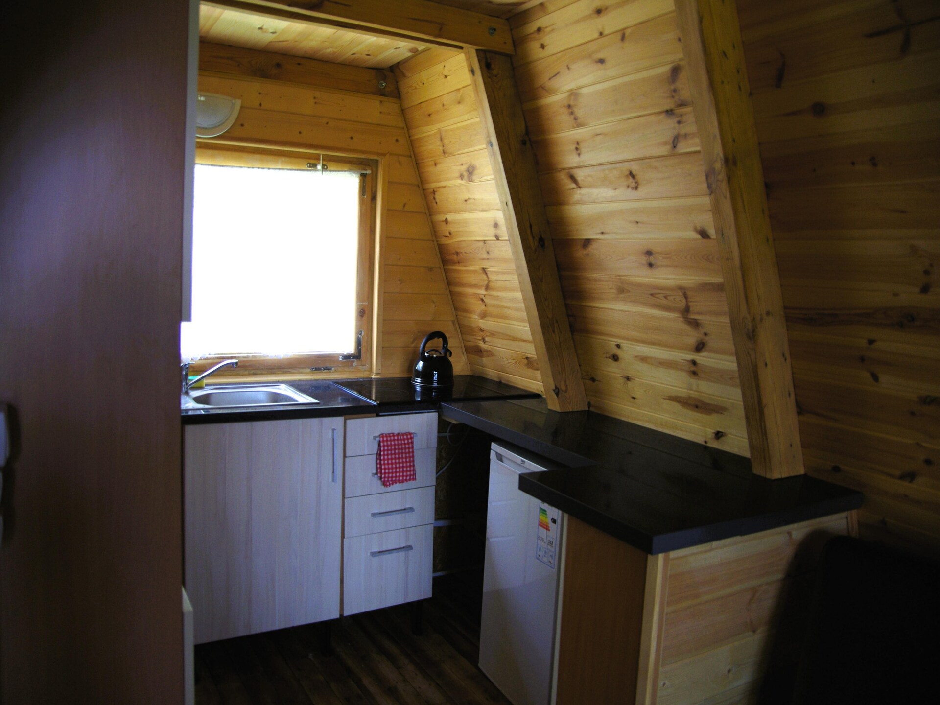 Knus Zweeds huisje voor 4 bij het Jamnomeer en de zee in Łazy - foto 5