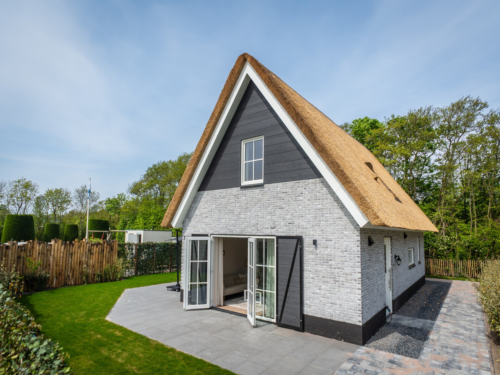 Luxe vrijstaande wellnessvilla met rieten dak nabij strand van Texel - foto 8