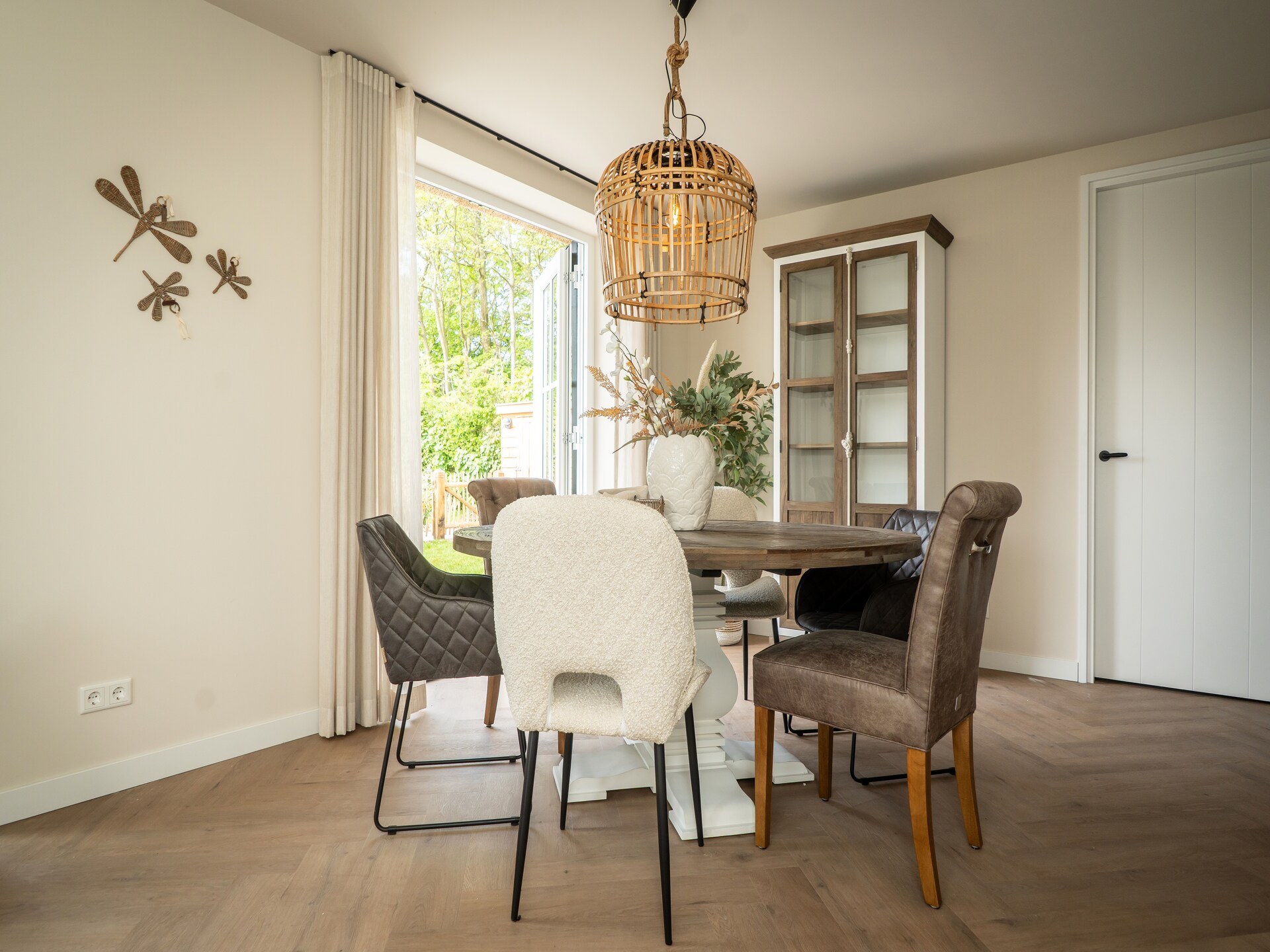 Luxe vrijstaande wellnessvilla met rieten dak nabij strand van Texel - foto 3