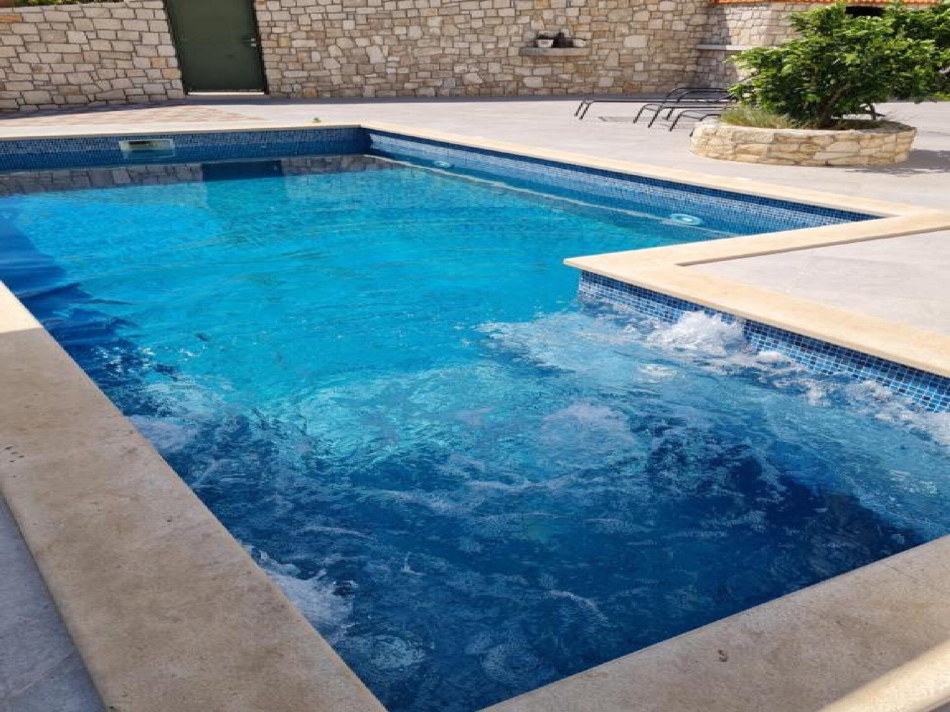 Luxe Appartement Ani met zwembad en jacuzzi op 500m van het strand in Sutivan - foto 33