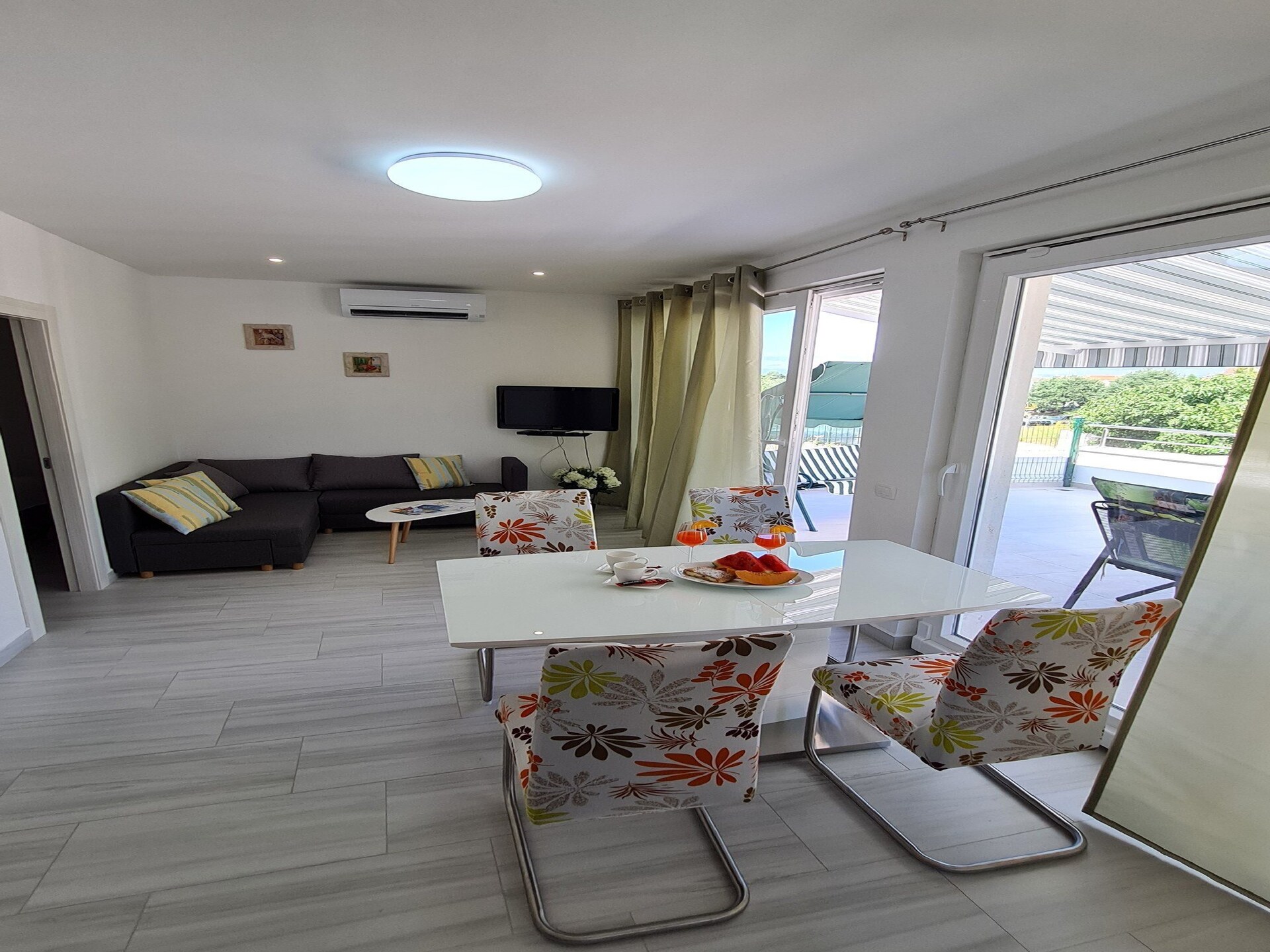 5-persoons appartement in Sutivan met hottub en terras - foto 1
