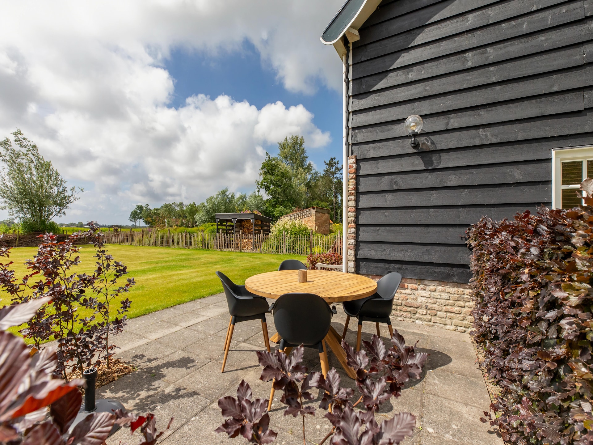 De Kleine Pionier: Modern vakantiehuis met tuin in hartje Grijpskerke - foto 4