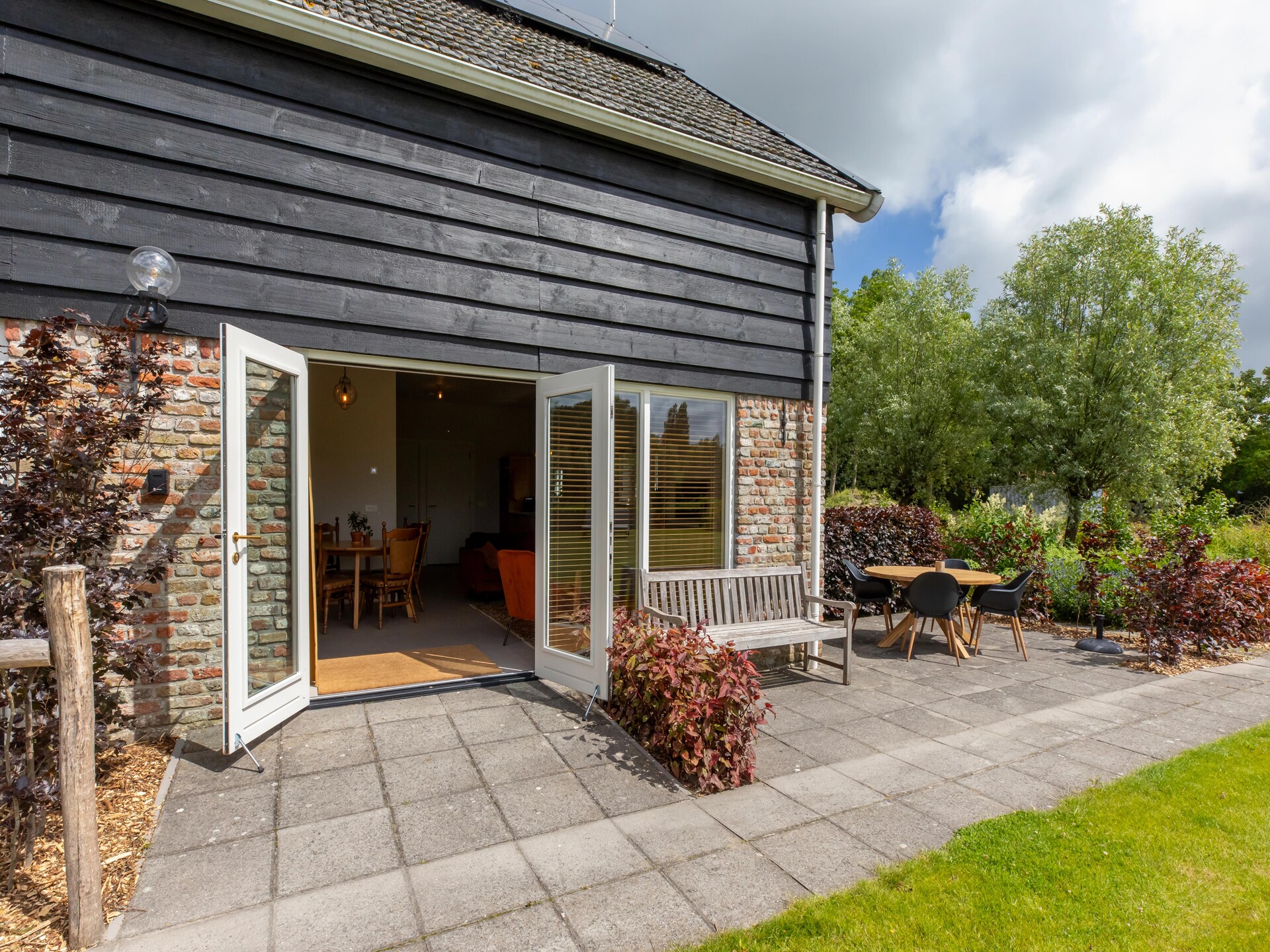 De Kleine Pionier: Modern vakantiehuis met tuin in hartje Grijpskerke - foto 15