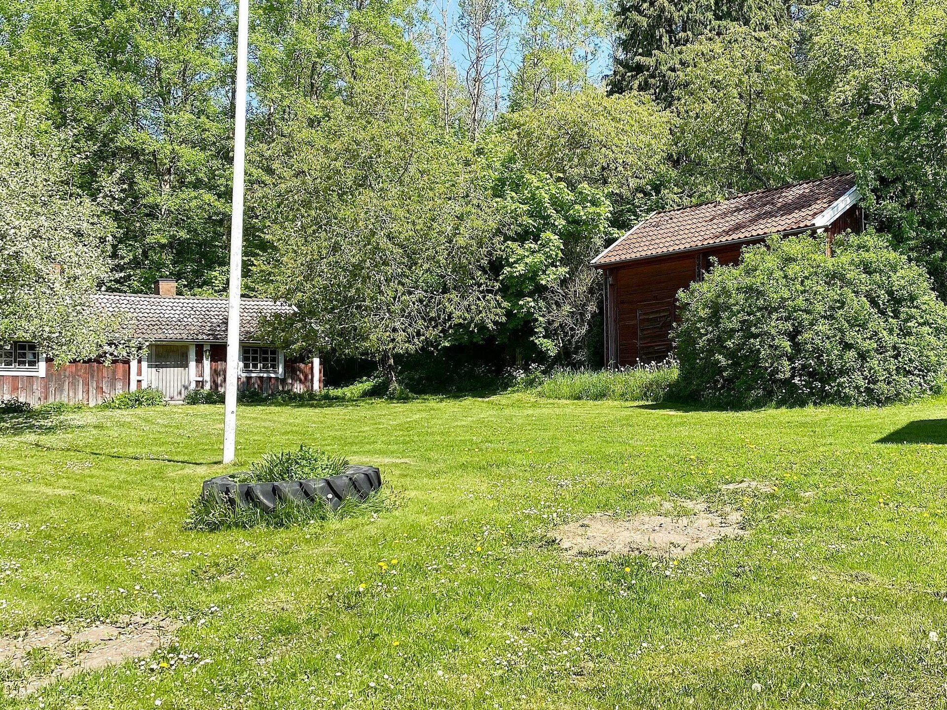 Authentieke Zweedse blokhut aan de golfbaan bij Anneby - foto 1