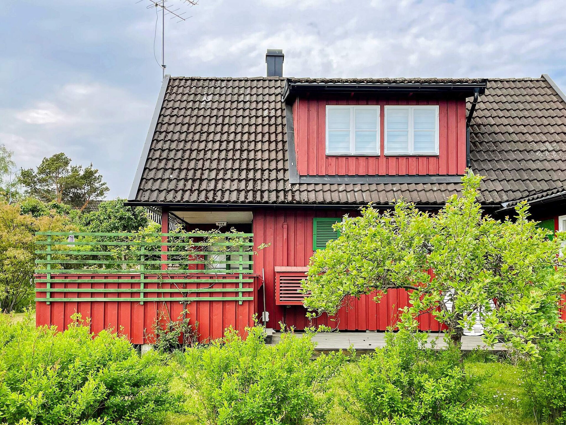 Zweelaagse villa aan de golfbaan, 180 meter van zee in Grisslehamn - foto 1