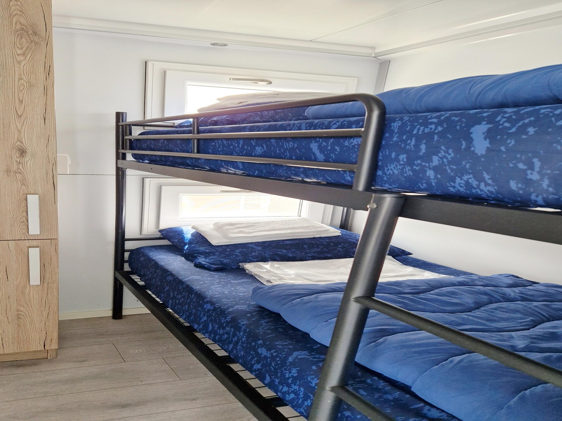 Havenlodges Naarden 1: Charmant verblijf op het water in schilderachtige jachthaven - foto 17