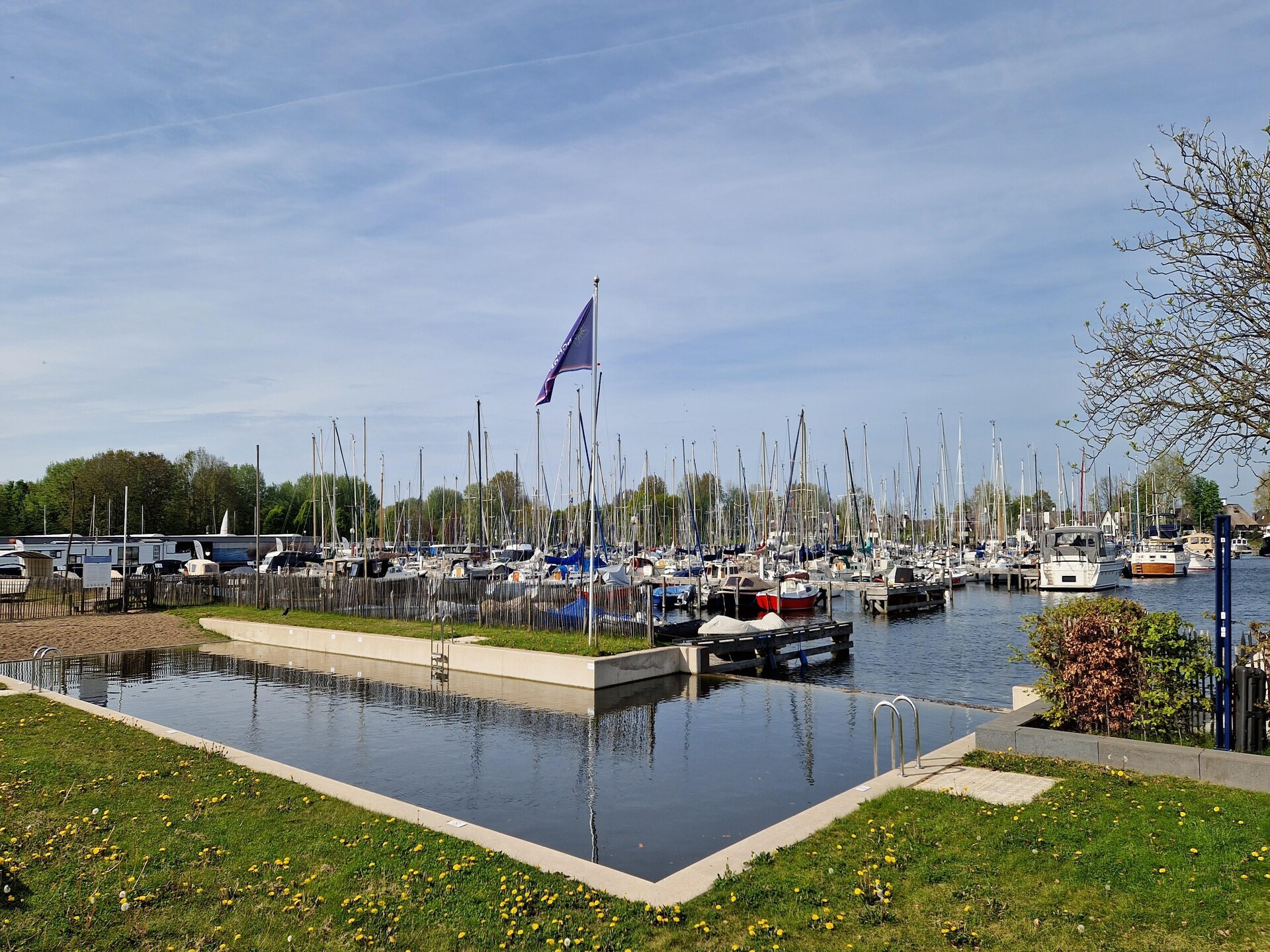 Havenlodges Naarden 1: Charmant verblijf op het water in schilderachtige jachthaven - foto 7