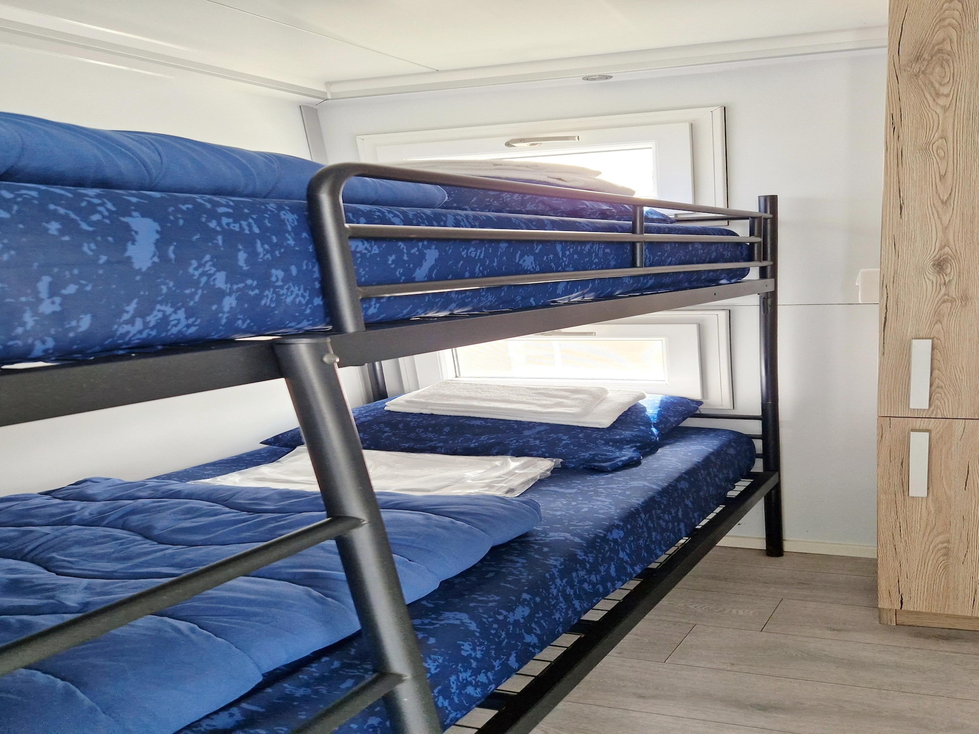 Havenlodges Naarden 1: Charmant verblijf op het water in schilderachtige jachthaven - foto 5