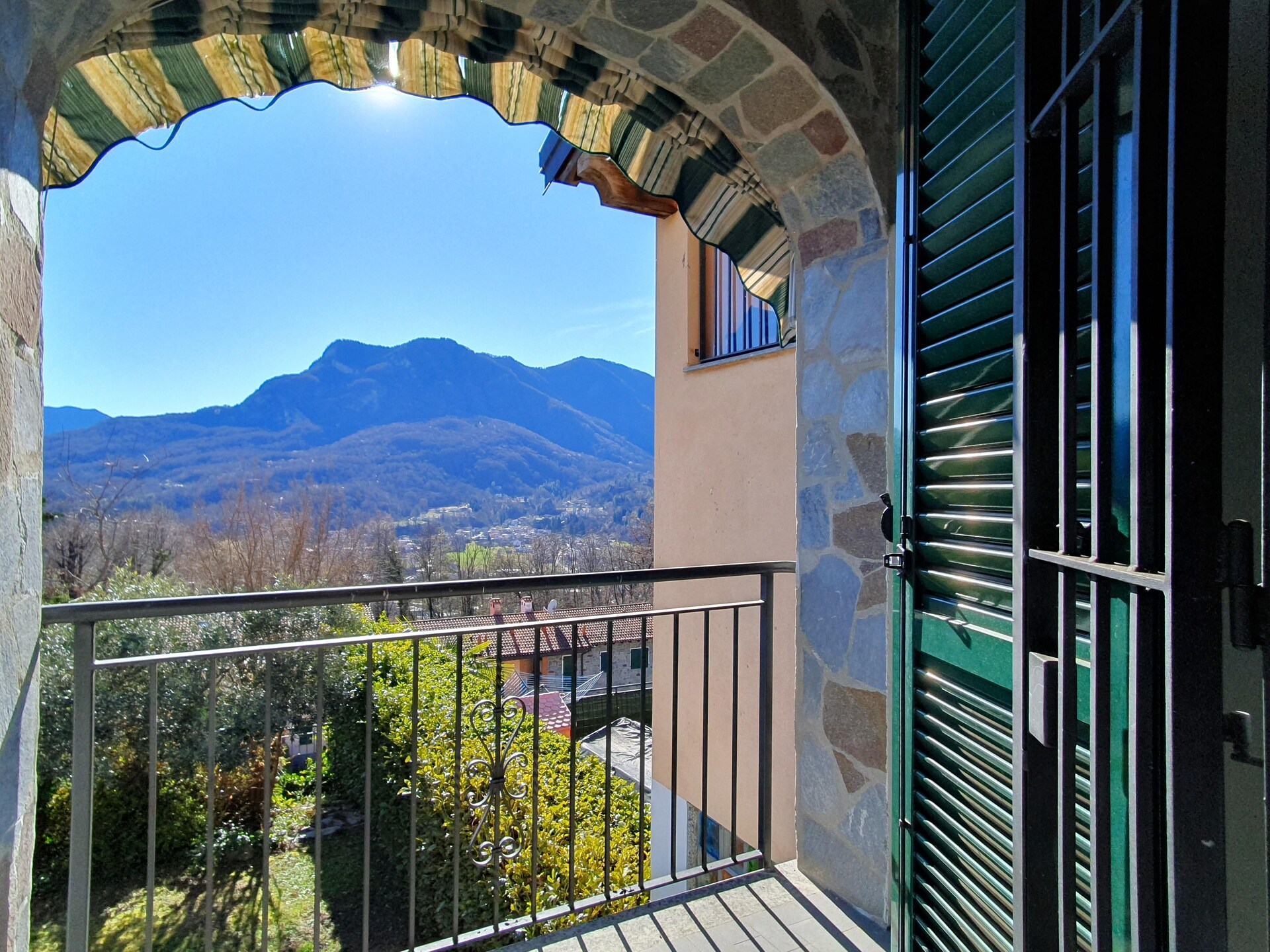 Ruim vakantiehuis voor 6 in Montegrino Valtravaglia met zwembad - foto 40
