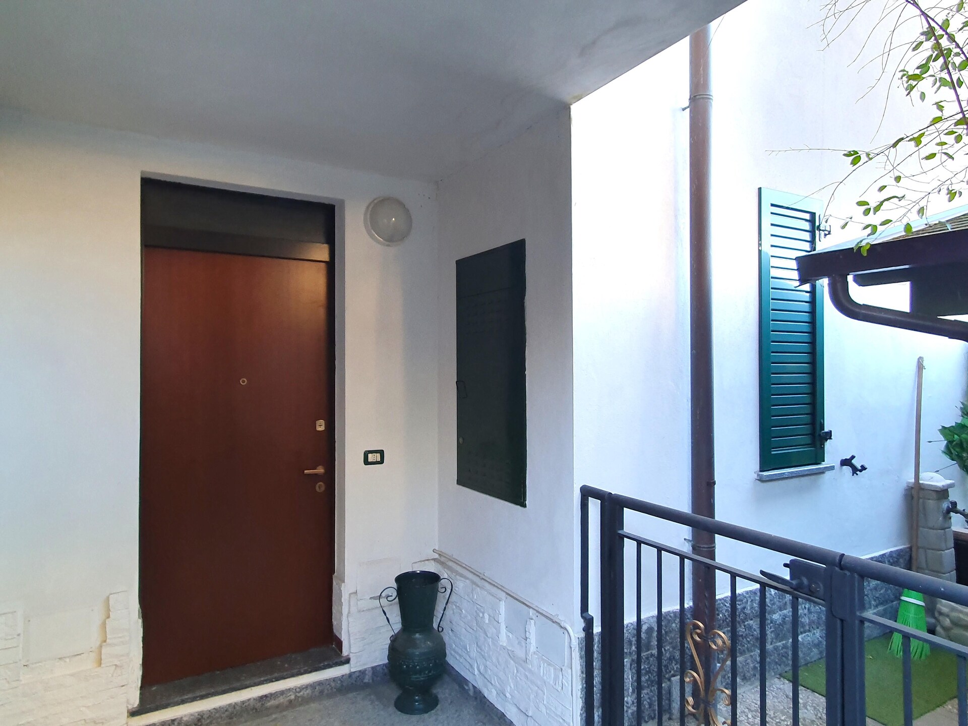 Ruim vakantiehuis voor 6 in Montegrino Valtravaglia met zwembad - foto 13