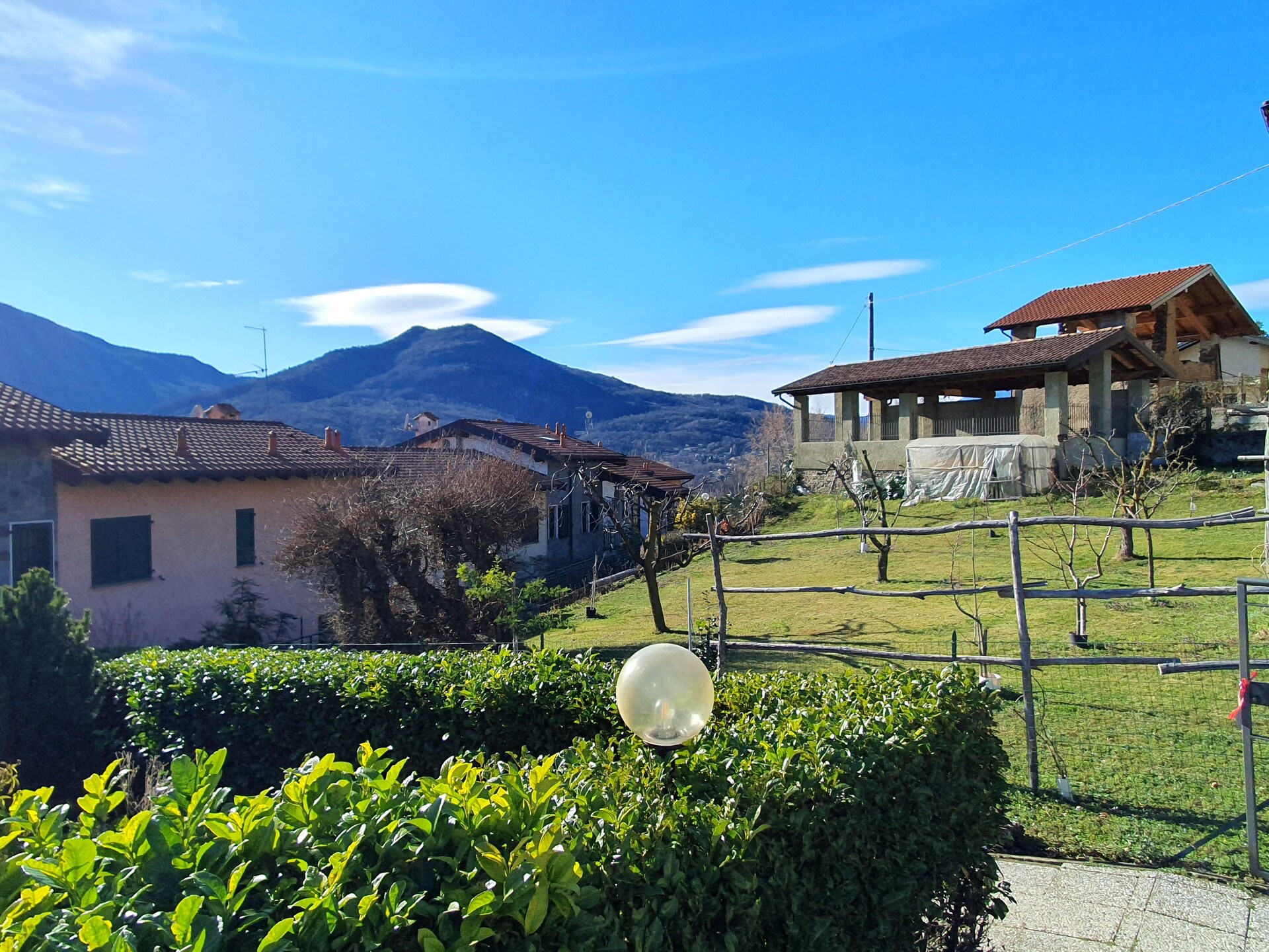 Ruim vakantiehuis voor 6 in Montegrino Valtravaglia met zwembad - foto 11