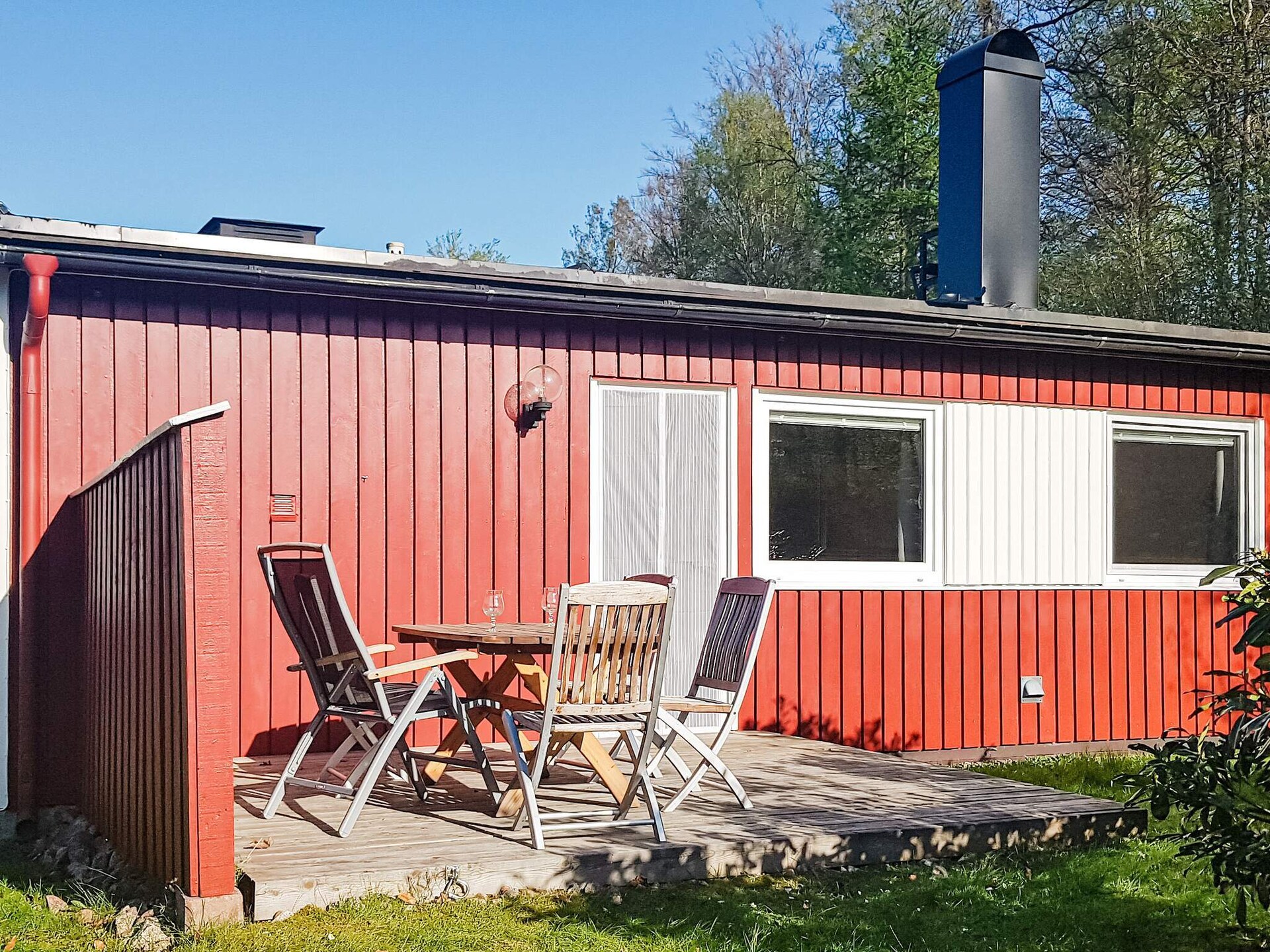 Op 1,0 km van centrum: vakantiehuis aan het meer in Olofström - foto 1