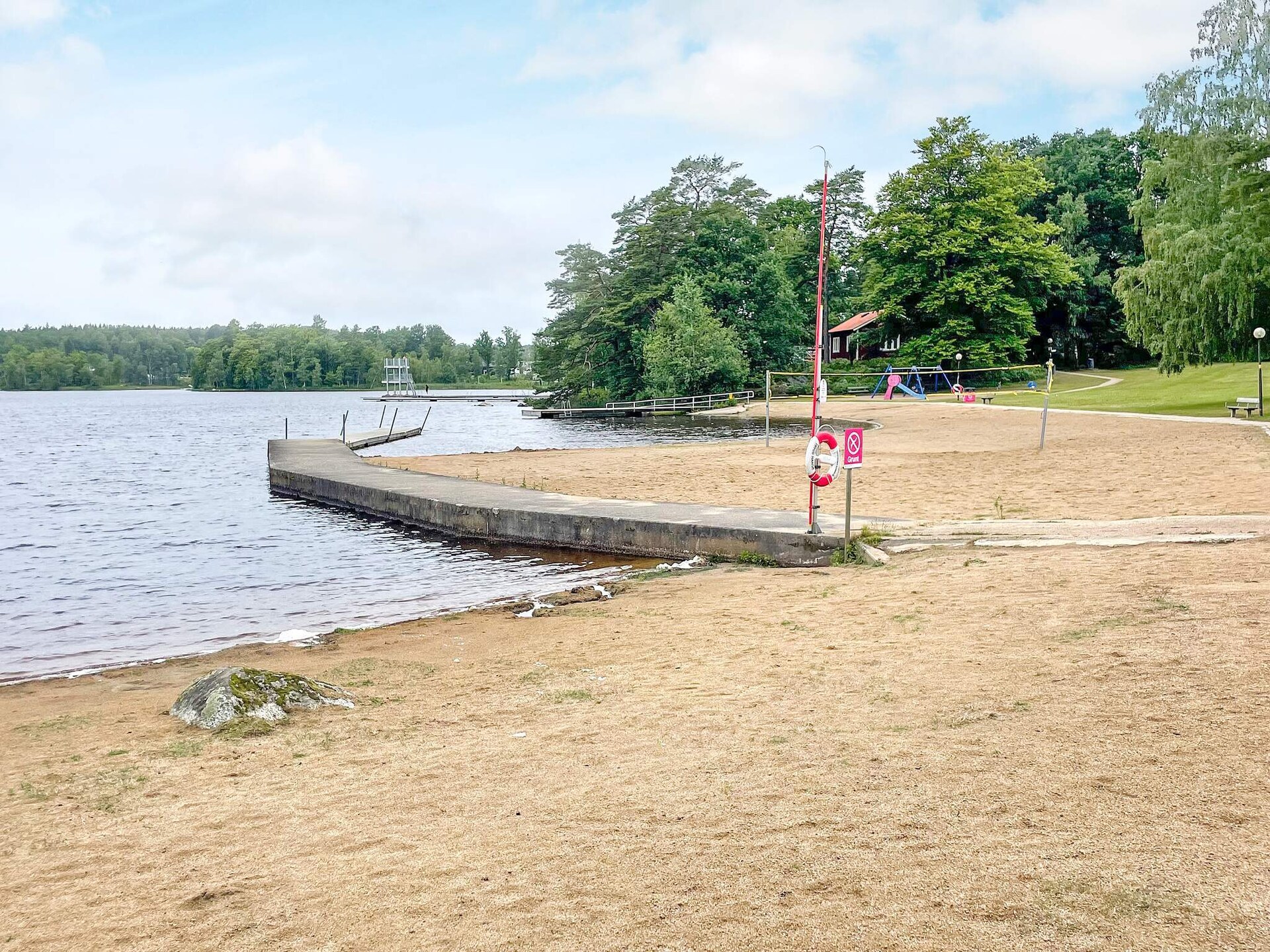 Op 1,0 km van centrum: vakantiehuis aan het meer in Olofström - foto 6