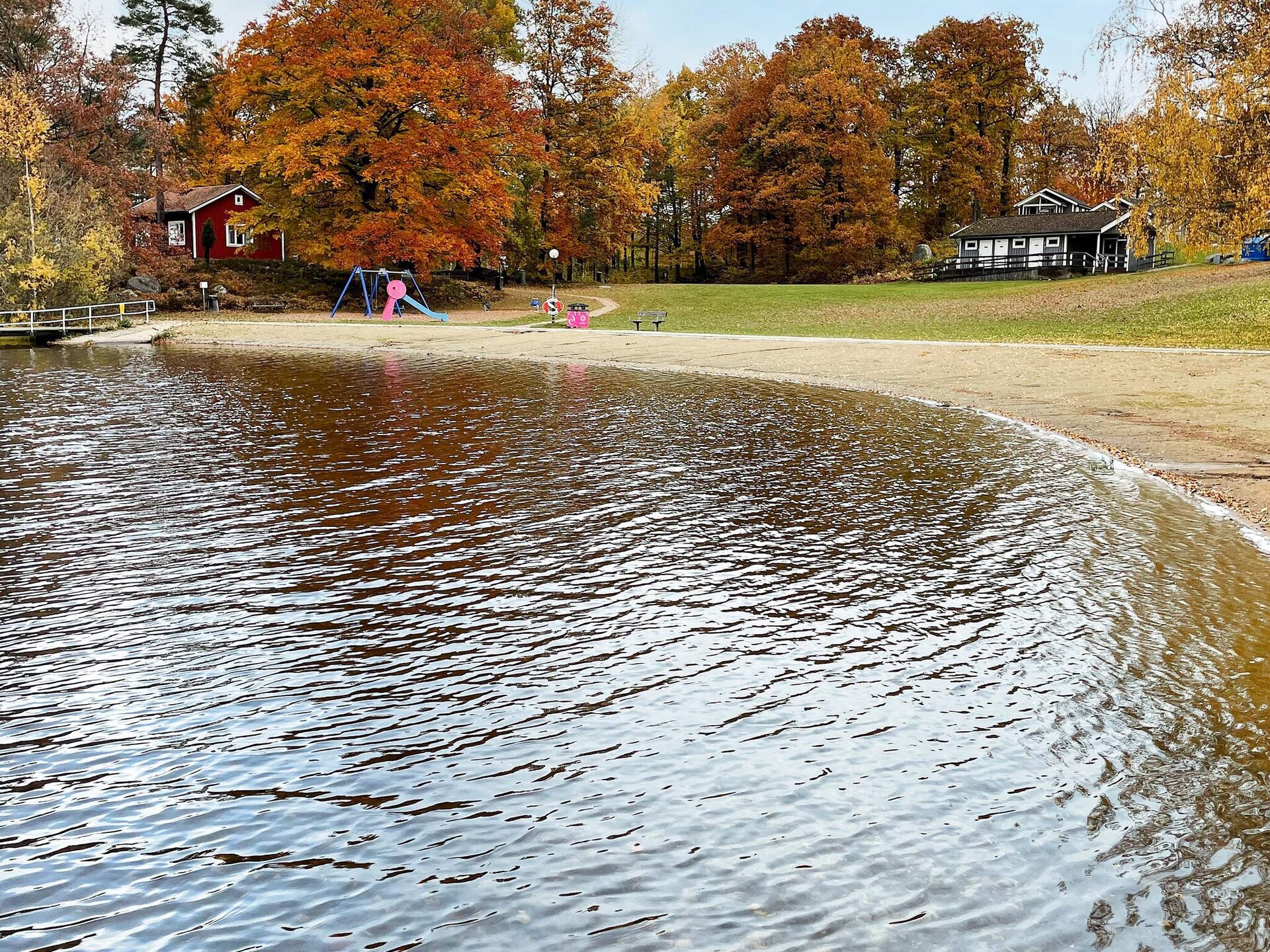 Op 1,0 km van centrum: vakantiehuis aan het meer in Olofström - foto 7