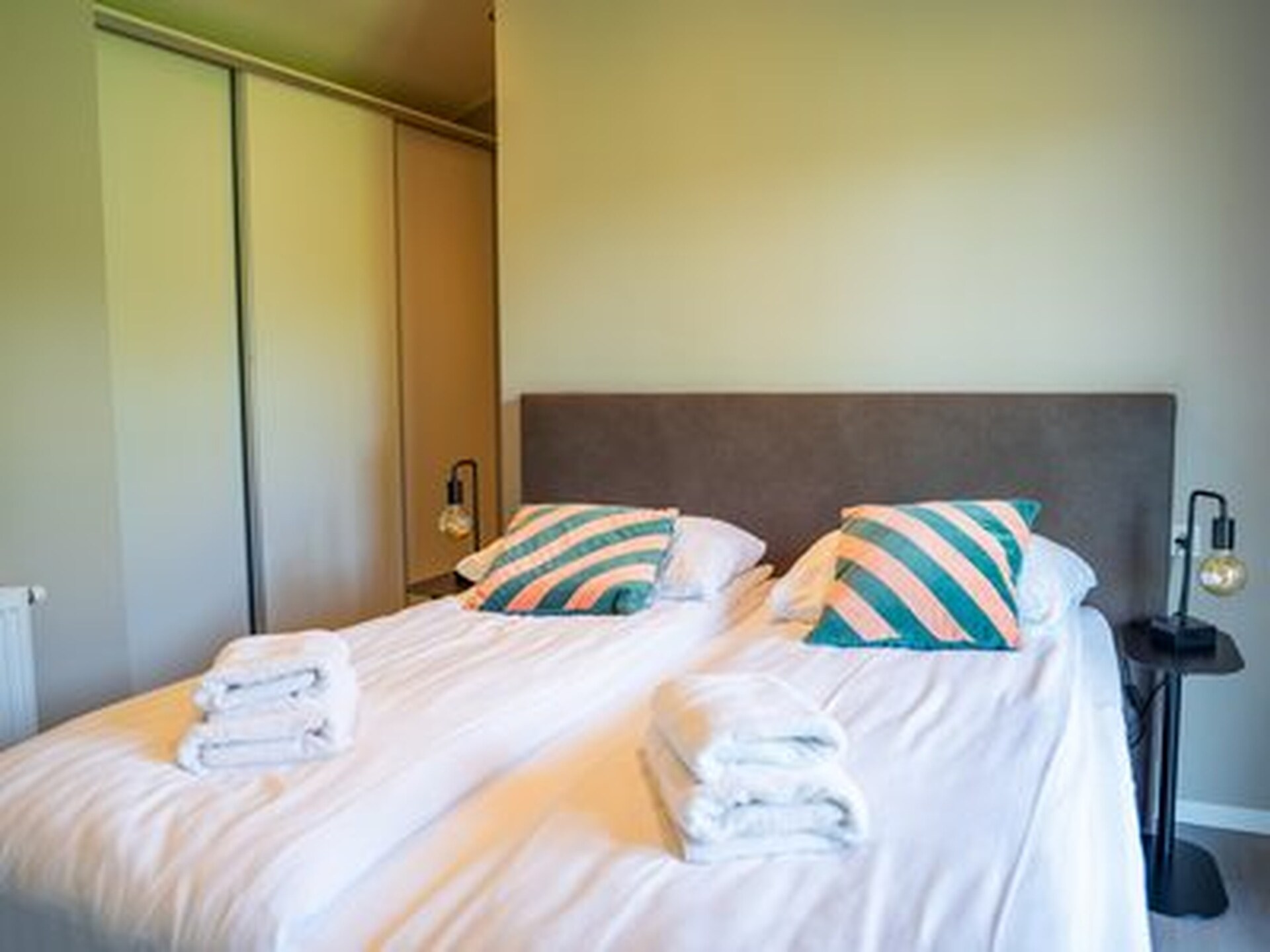 Modern chalet aan parkvijver in Veldhoven, 4 pers., 2 slaapkamers - foto 4