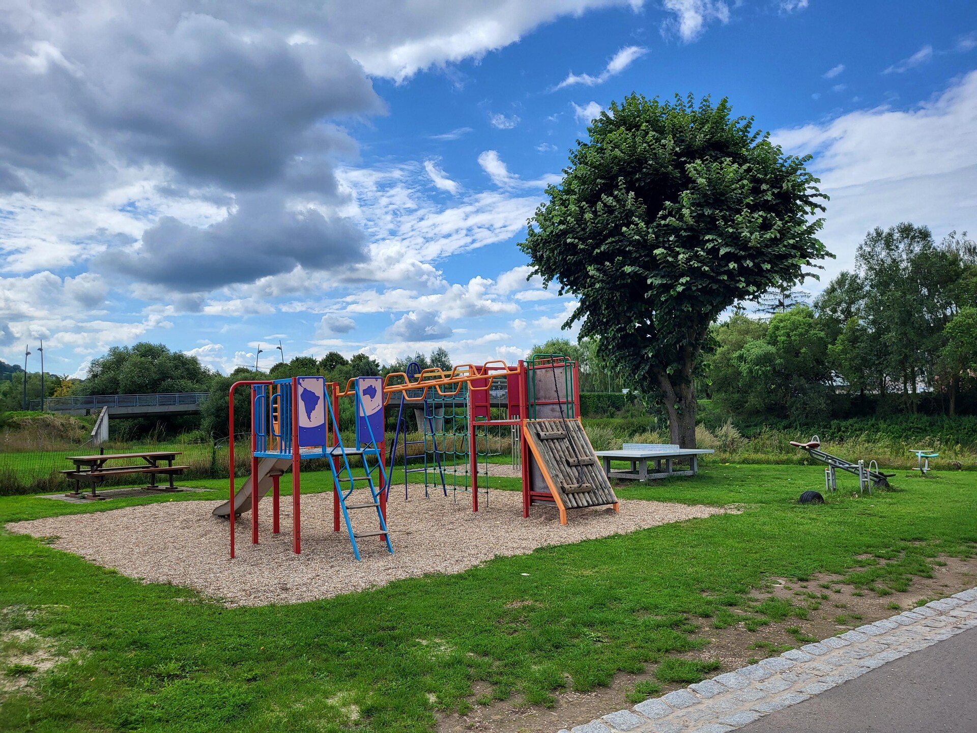 Vrijstaande tentlodge aan de Sûre in Ingeldorf voor 5 personen - foto 7