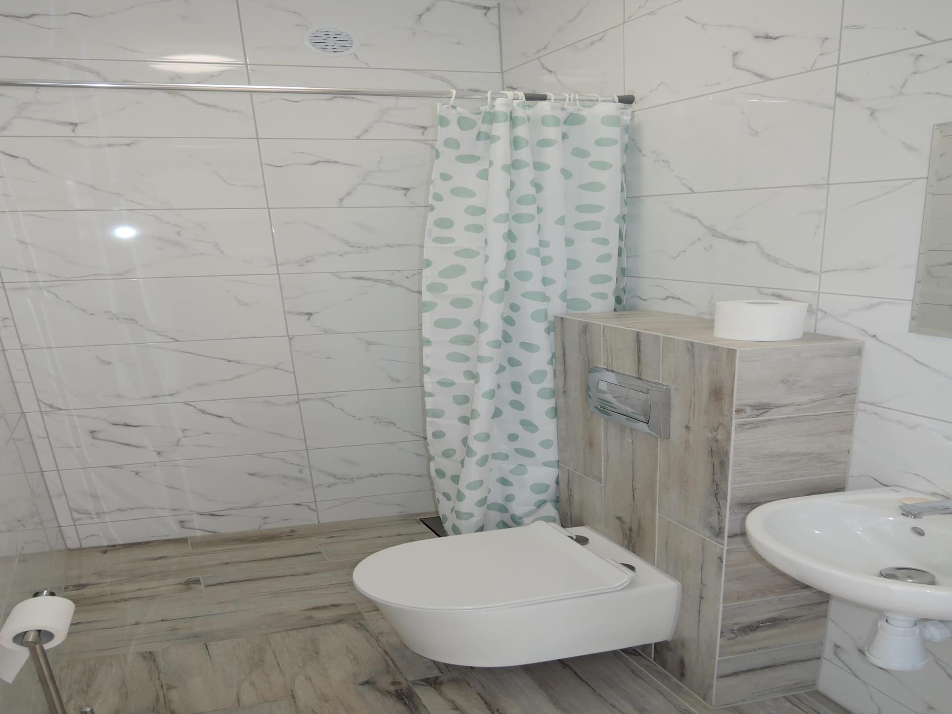 Op 500 m van het strand: Comfortabel appartement in centrum Mrzeżyno - foto 26