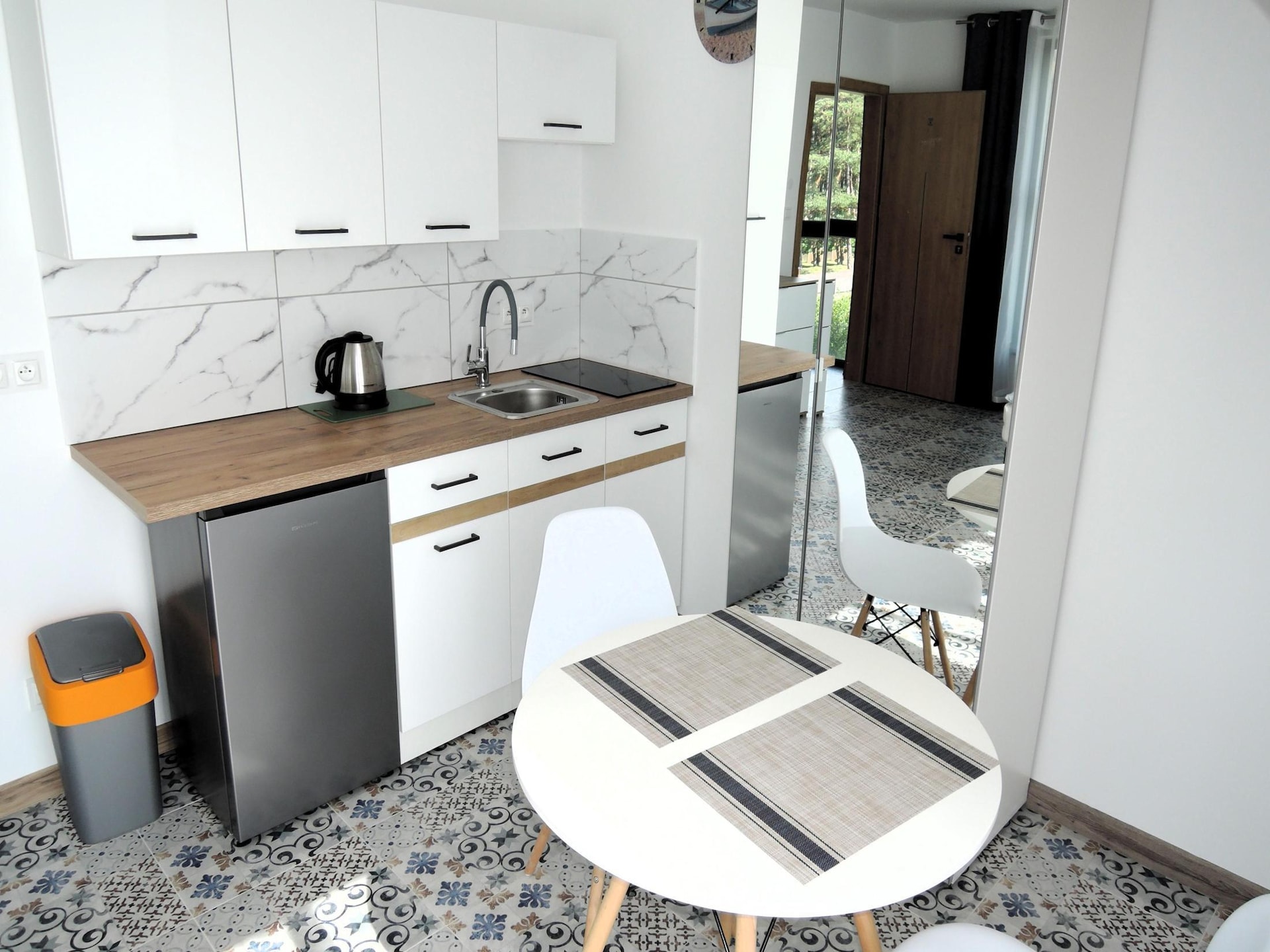Op 500 m van het strand: Comfortabel appartement in centrum Mrzeżyno - foto 9