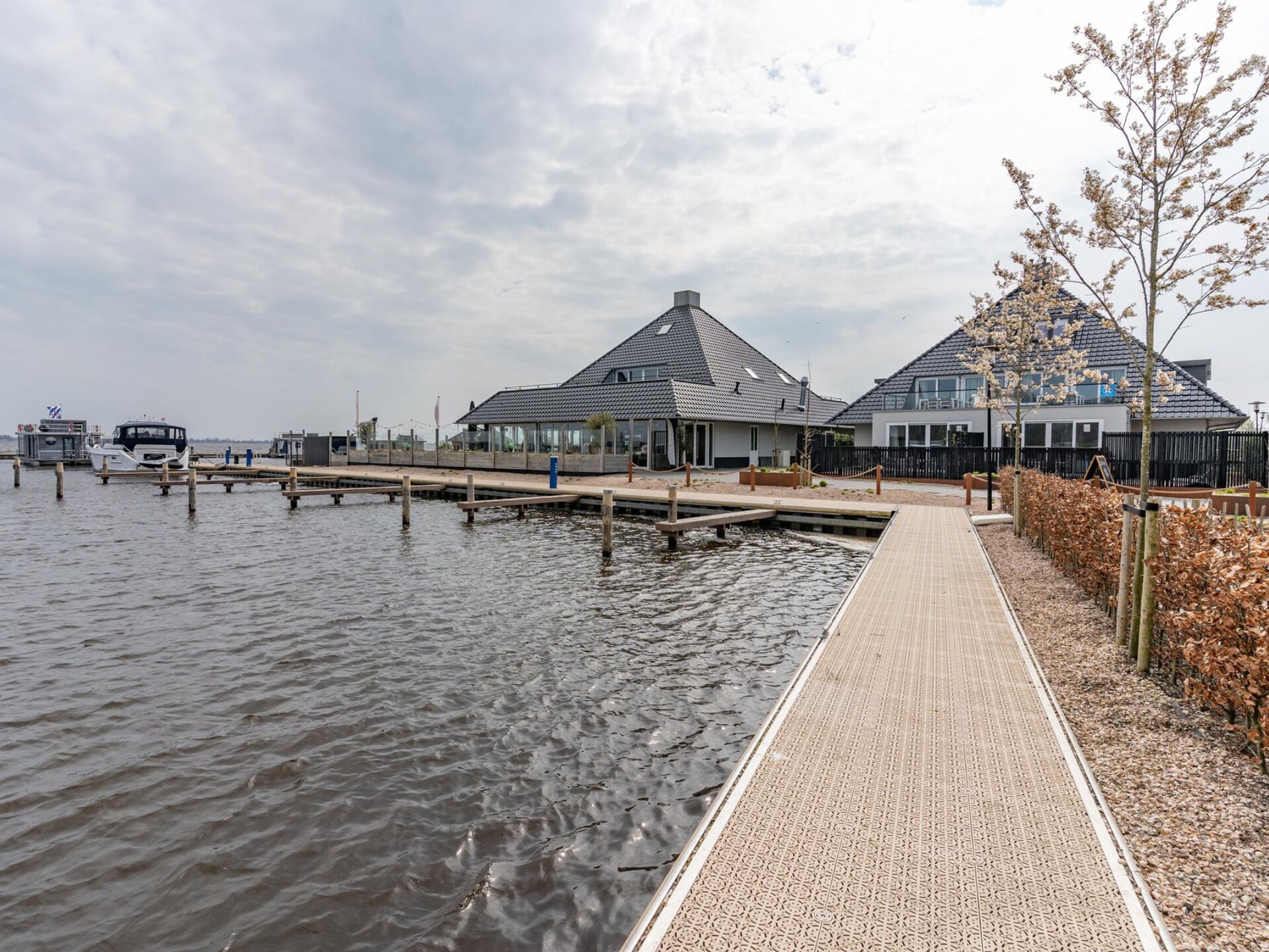 Havenzicht: Luxe vakantiehuis aan het water met privésteiger in Sneek - foto 8