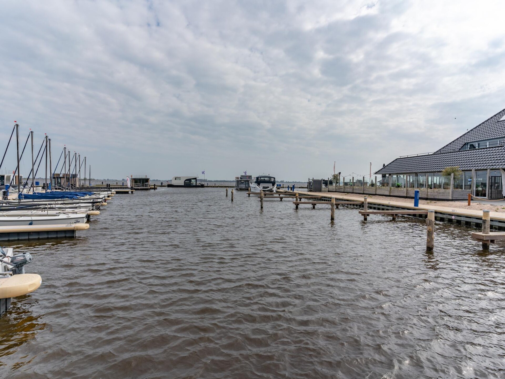 Havenzicht: Luxe vakantiehuis aan het water met privésteiger in Sneek - foto 37