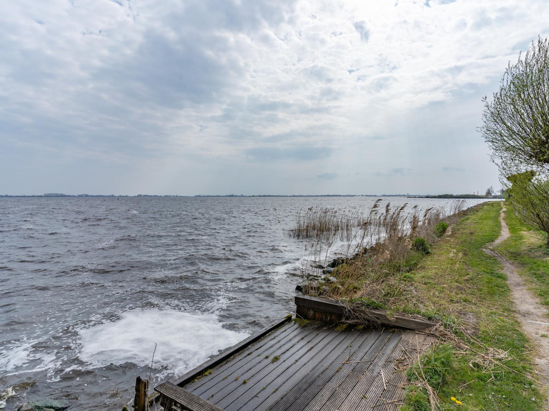 Havenzicht: Luxe vakantiehuis aan het water met privésteiger in Sneek - foto 39