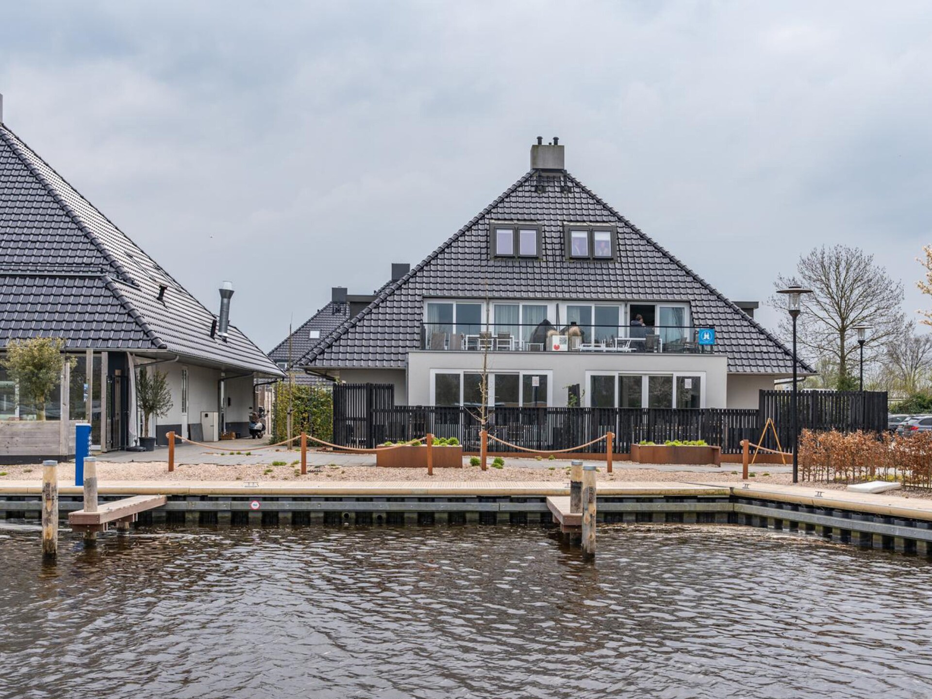 Havenzicht: Luxe vakantiehuis aan het water met privésteiger in Sneek - foto 12