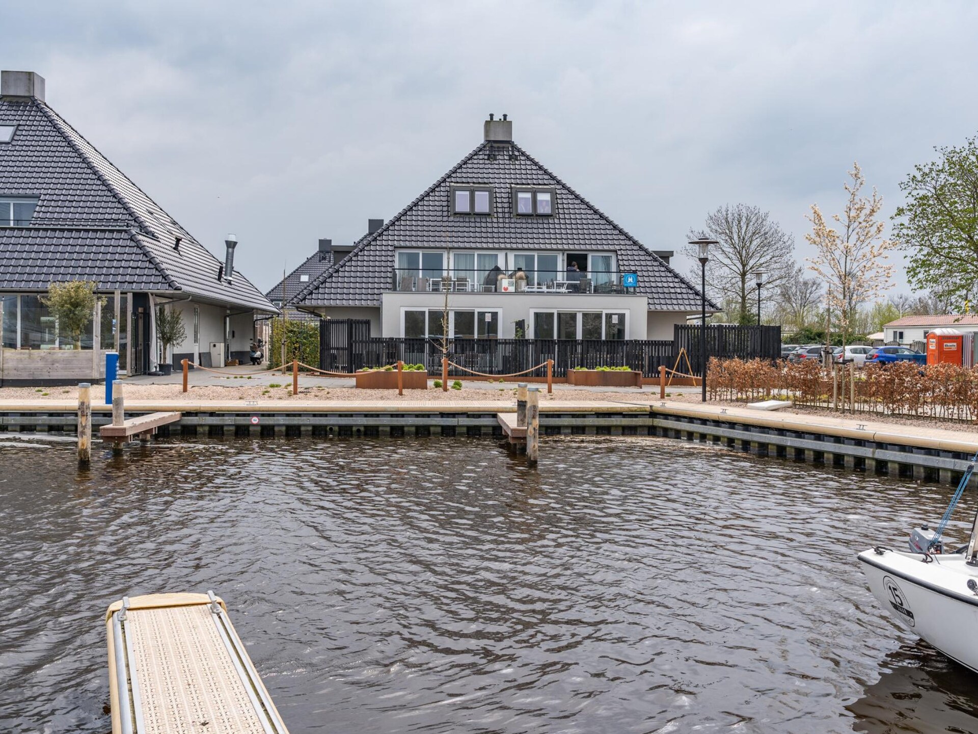 Havenzicht: Luxe vakantiehuis aan het water met privésteiger in Sneek - foto 13