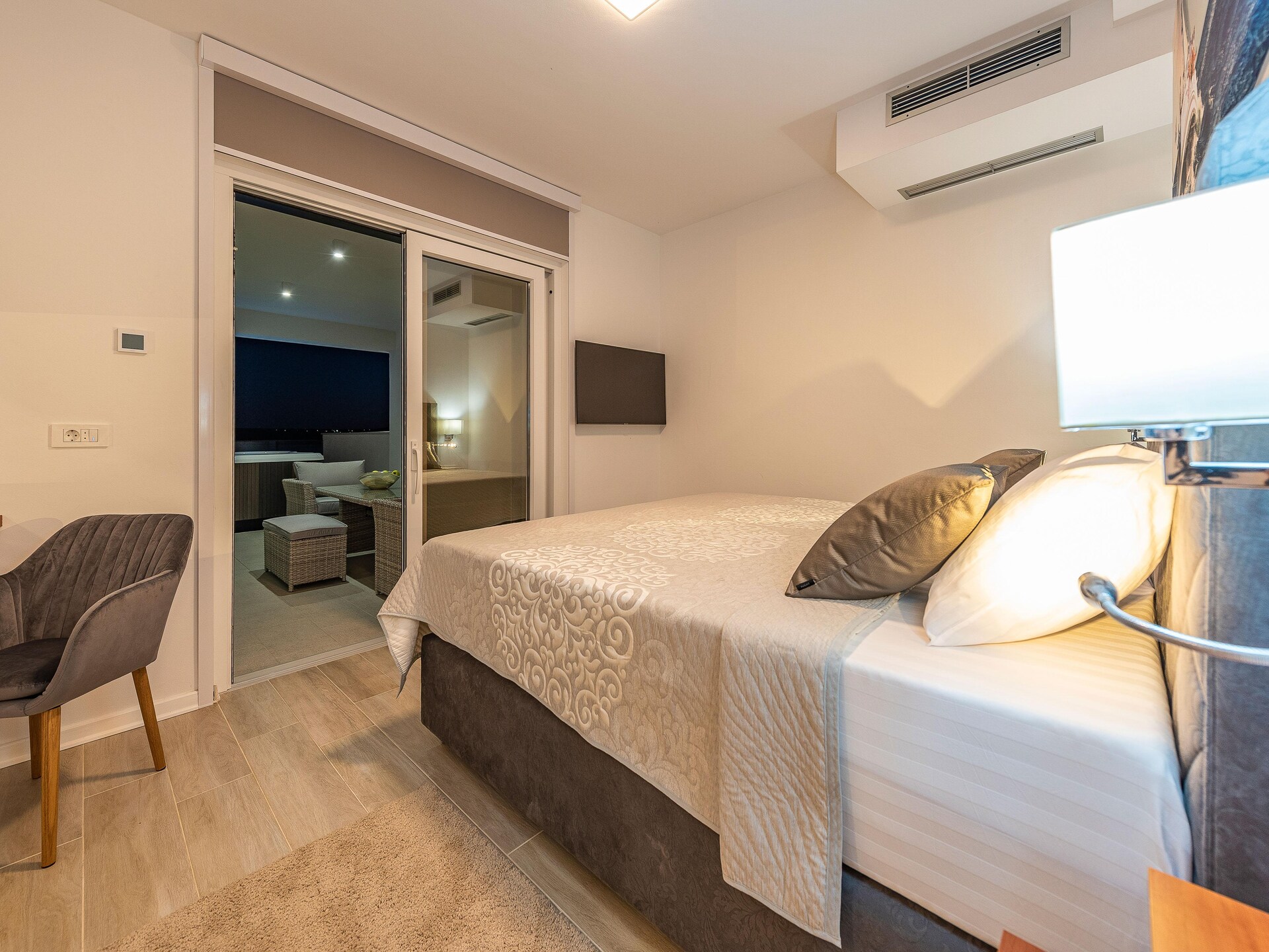 8-persoons villa met privézwembad in Maslenica - foto 16