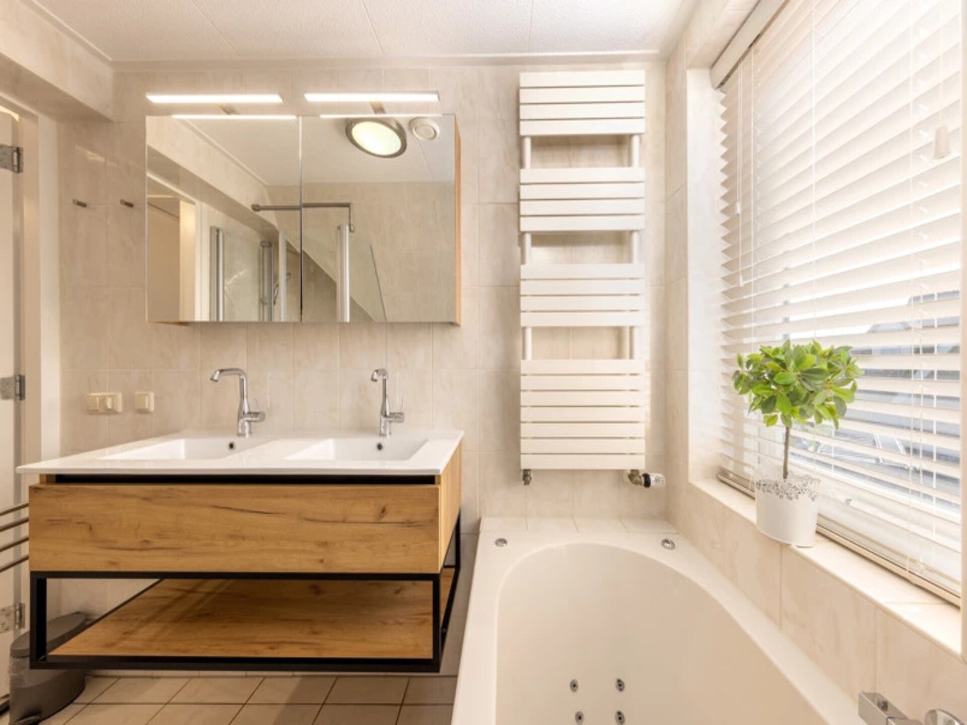 Luxe strandvilla met sauna op 500m van zee in Julianadorp - foto 11