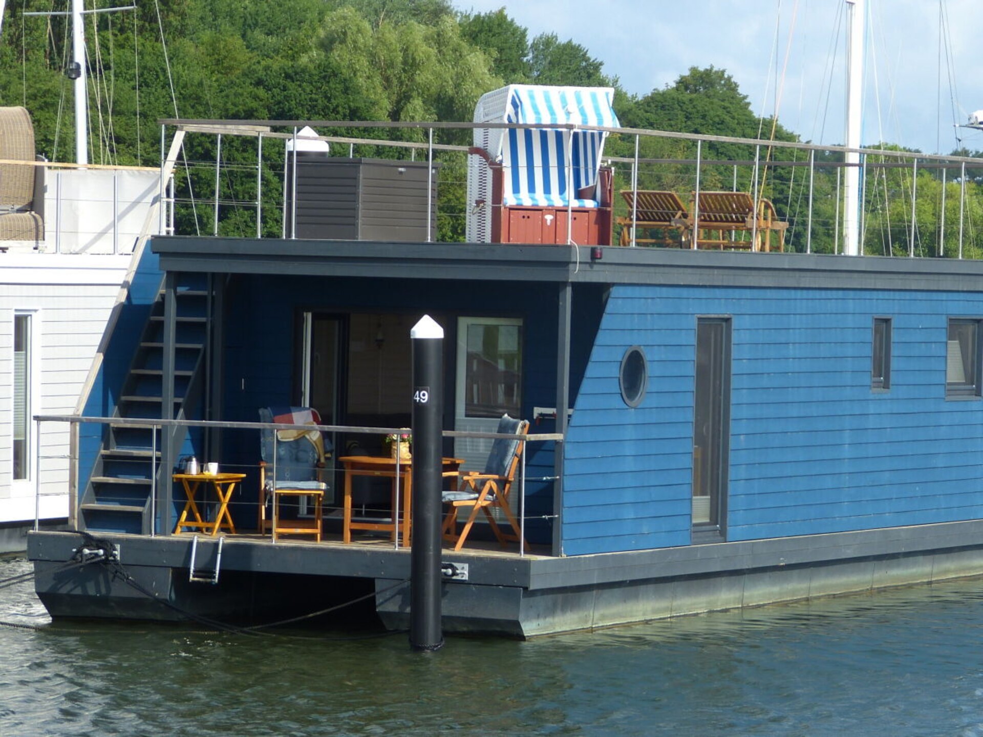 Woonboot Harmonie in Stralsund: Scandinavisch design op het water - foto 1