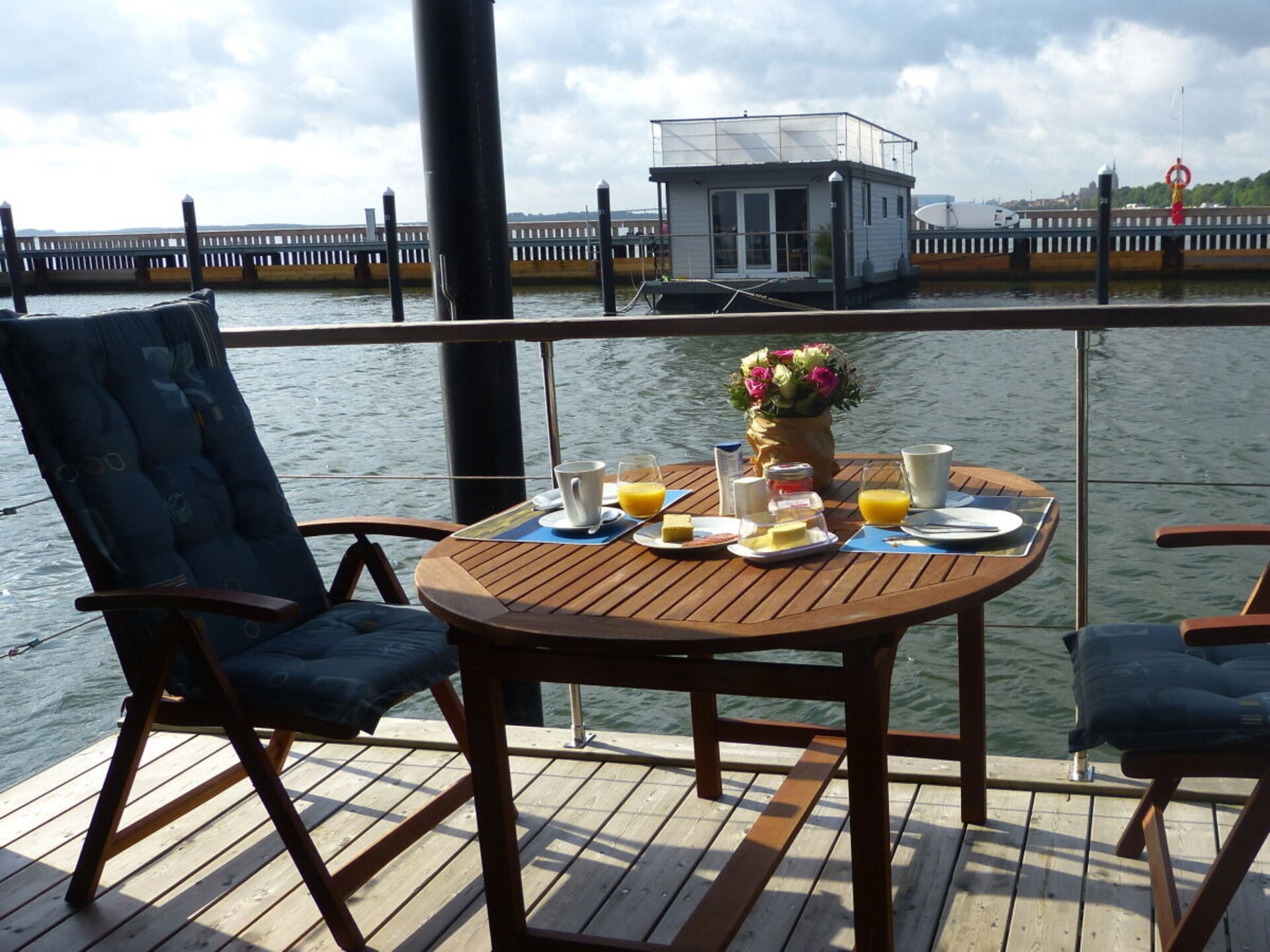 Woonboot Harmonie in Stralsund: Scandinavisch design op het water - foto 16