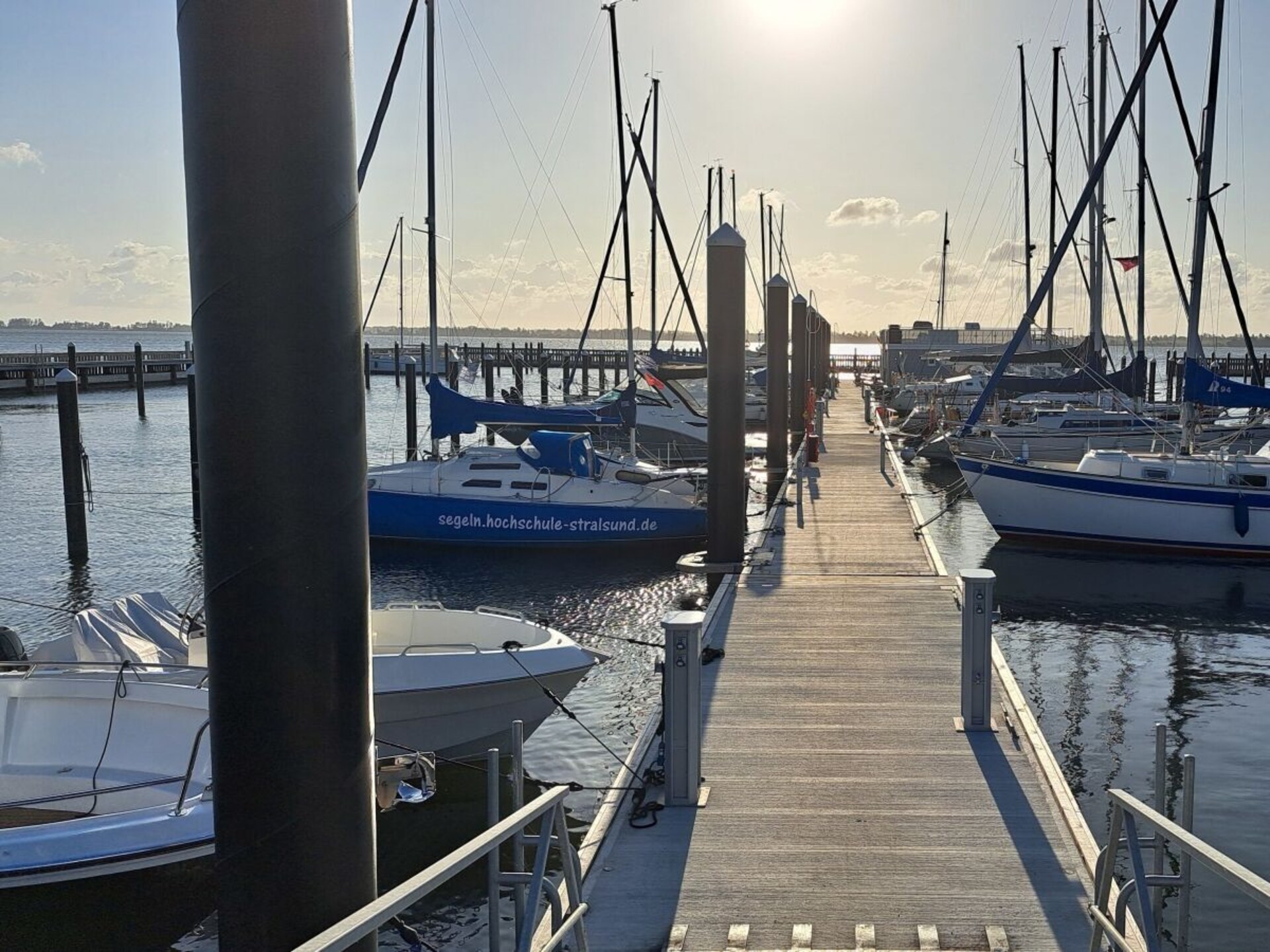 Woonboot Harmonie in Stralsund: Scandinavisch design op het water - foto 17