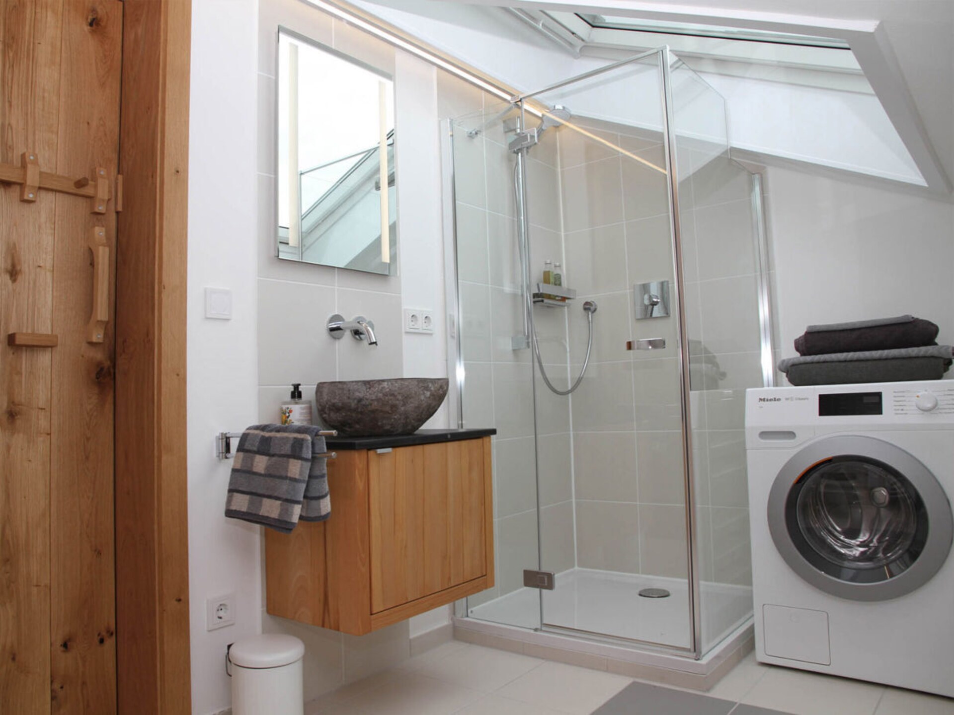 Stijlvolle 4-sterren zoldersuite nabij het meer en de bergen in Grassau - foto 7