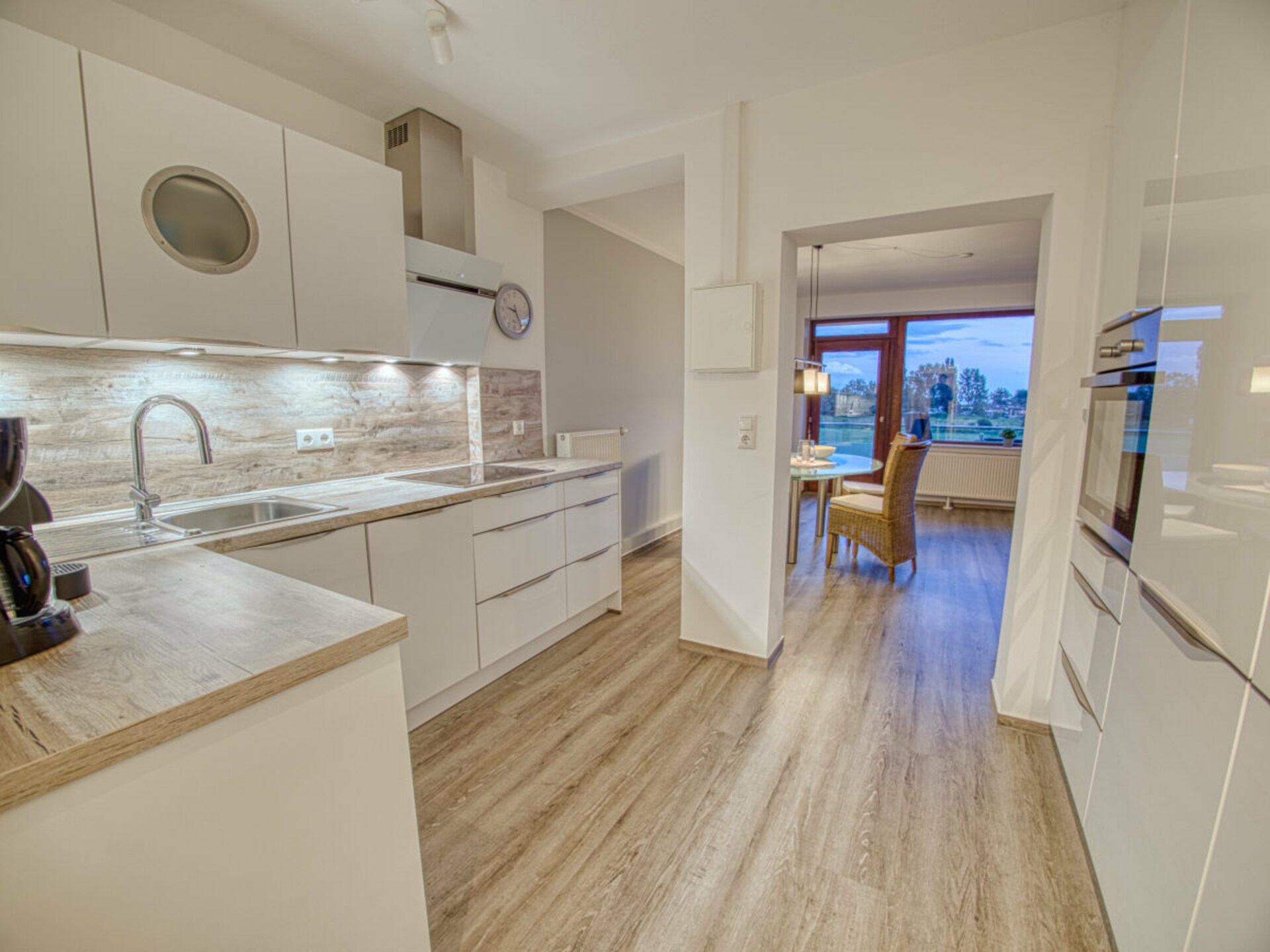 Modern appartement met zeezicht en balkon op het zuiden nabij strand - foto 6