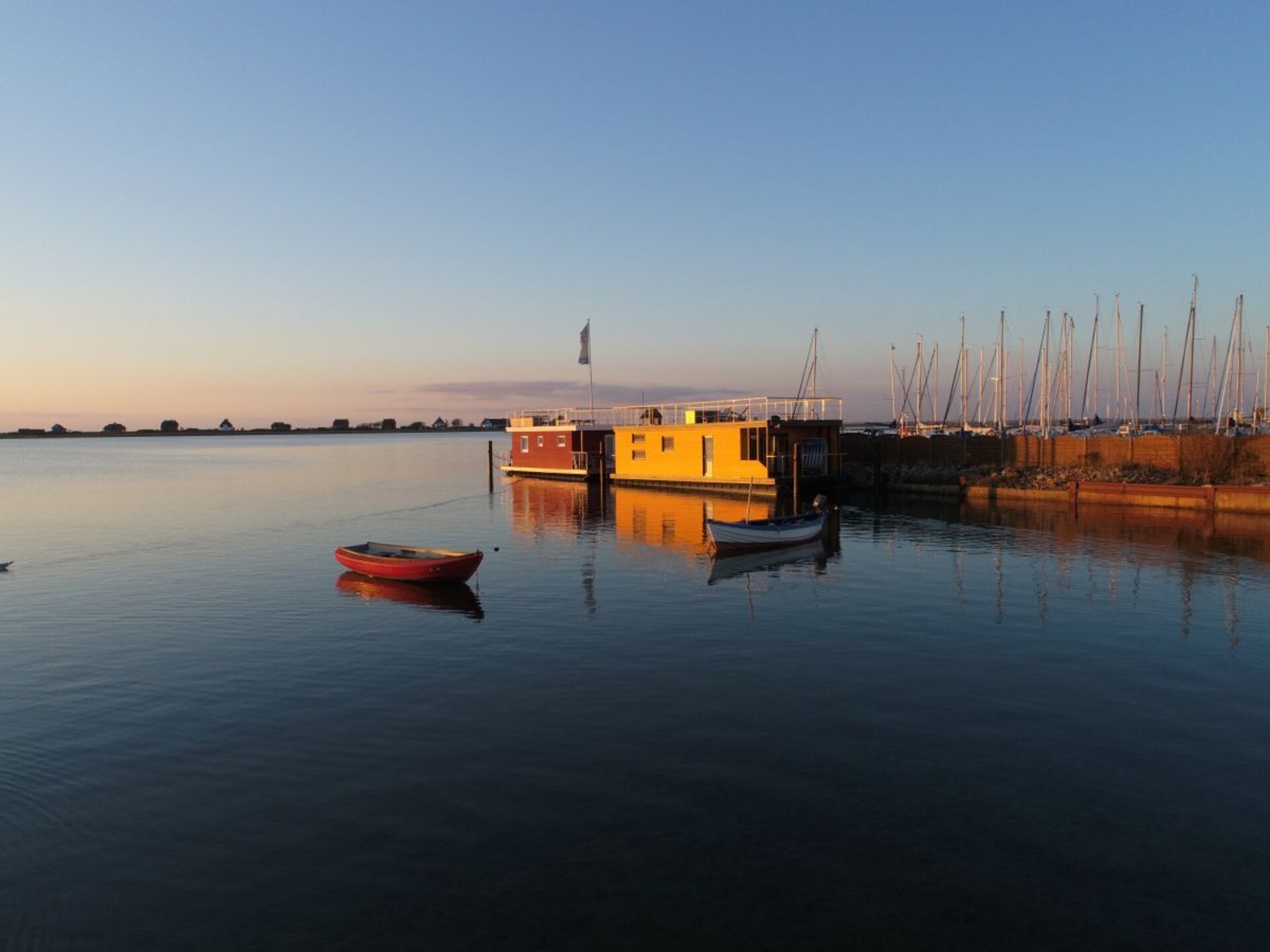 Verwarmde woonboot aan het Oostzeestrand in Heiligenhafen voor 5 personen - foto 14