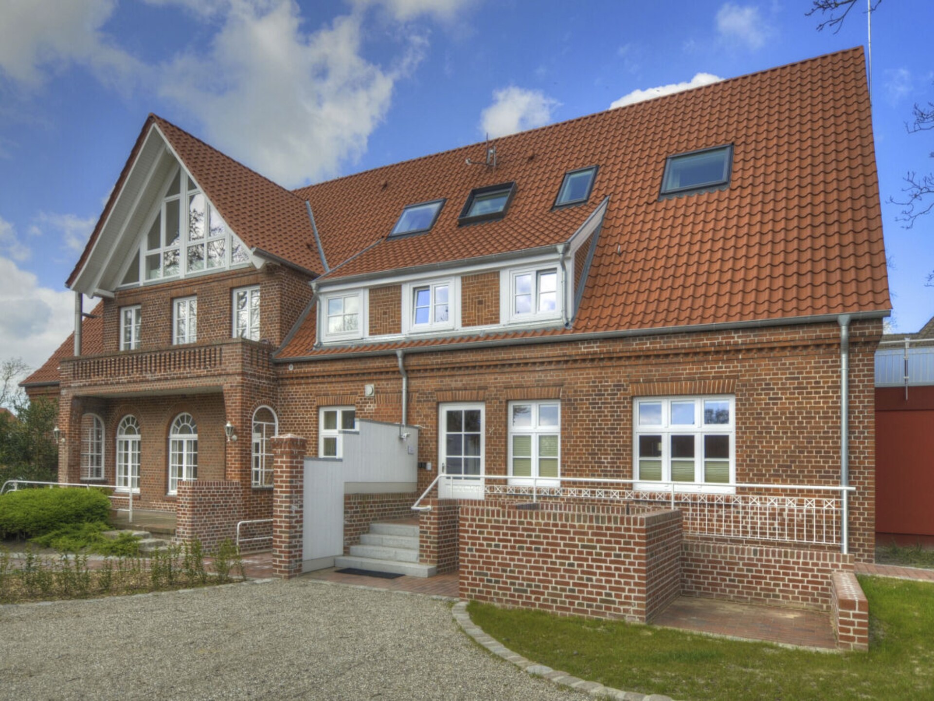 Stijlvol gerenoveerd appartement met terras en balkon nabij het stadspark - foto 1