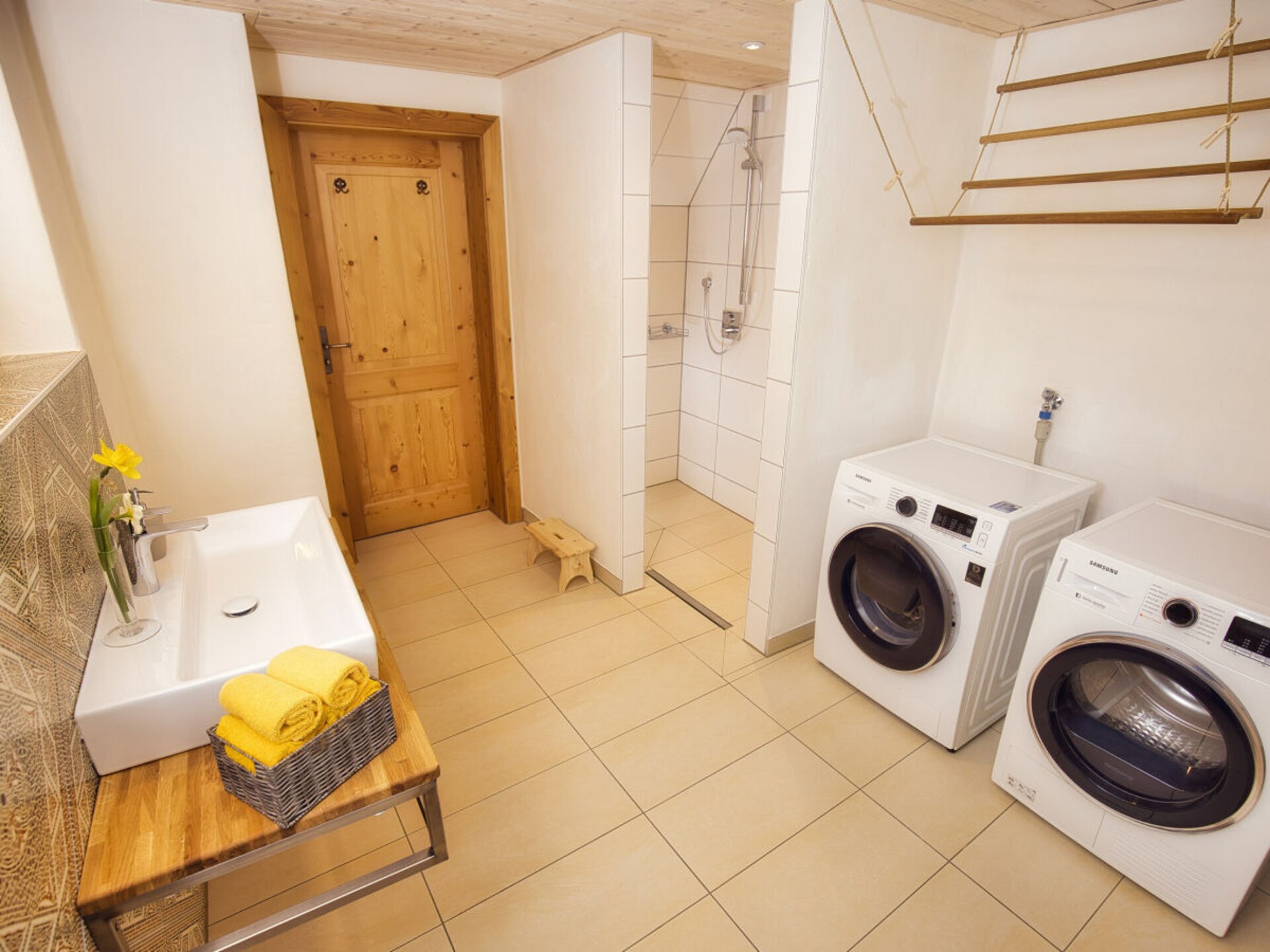 Ruim vakantiehuis voor 10 personen met bubbelbad en thuisbioscoop in Loitzendorf - foto 7