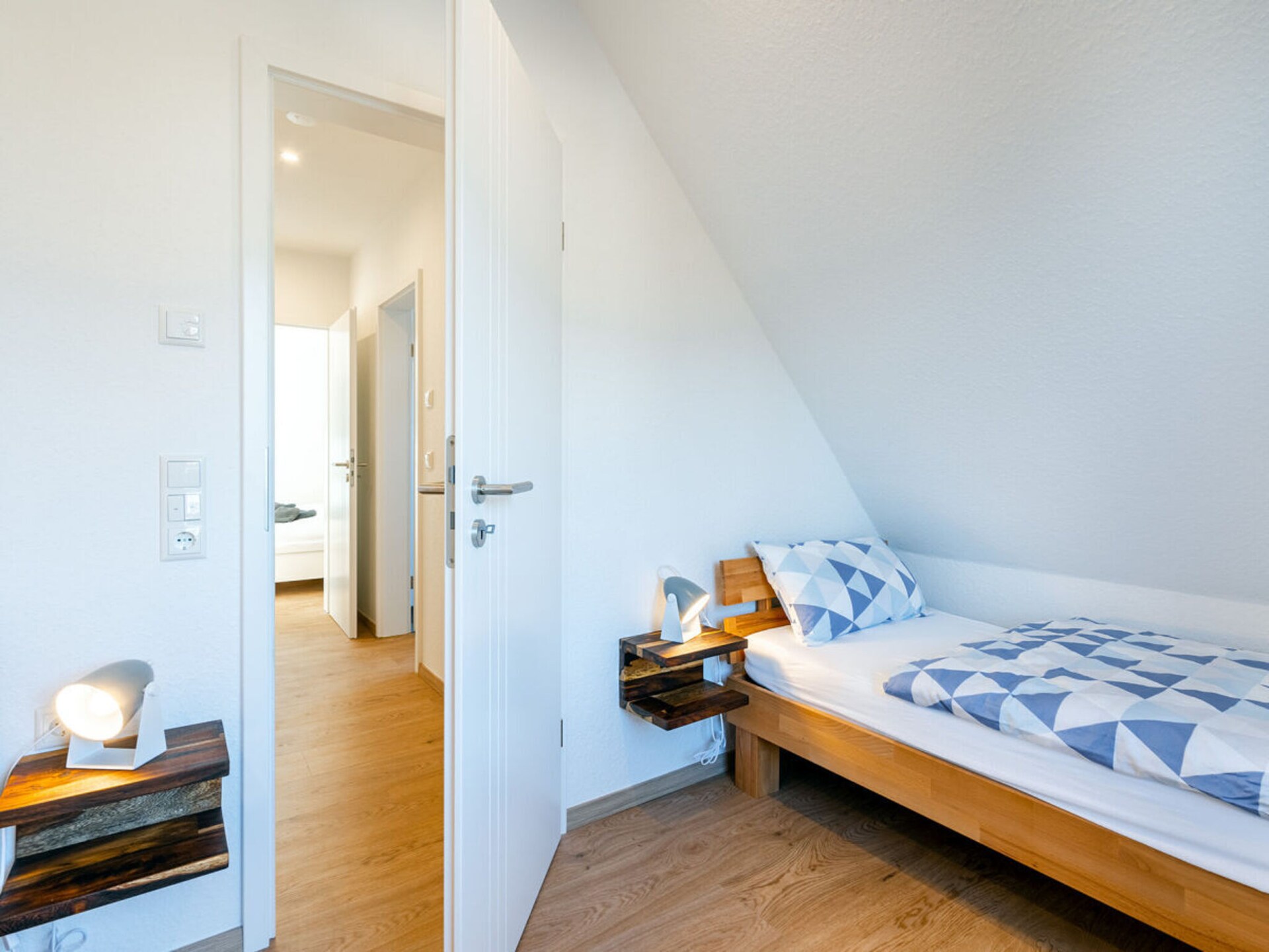 Licht vakantiehuis direct aan het zwemmeer in Aurich-Tannenhausen - foto 13