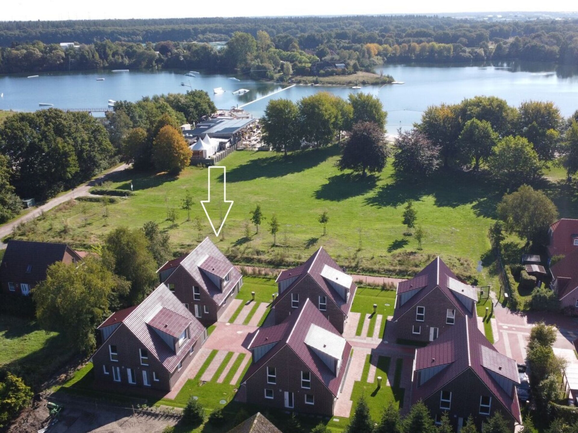 Licht vakantiehuis direct aan het zwemmeer in Aurich-Tannenhausen - foto 32
