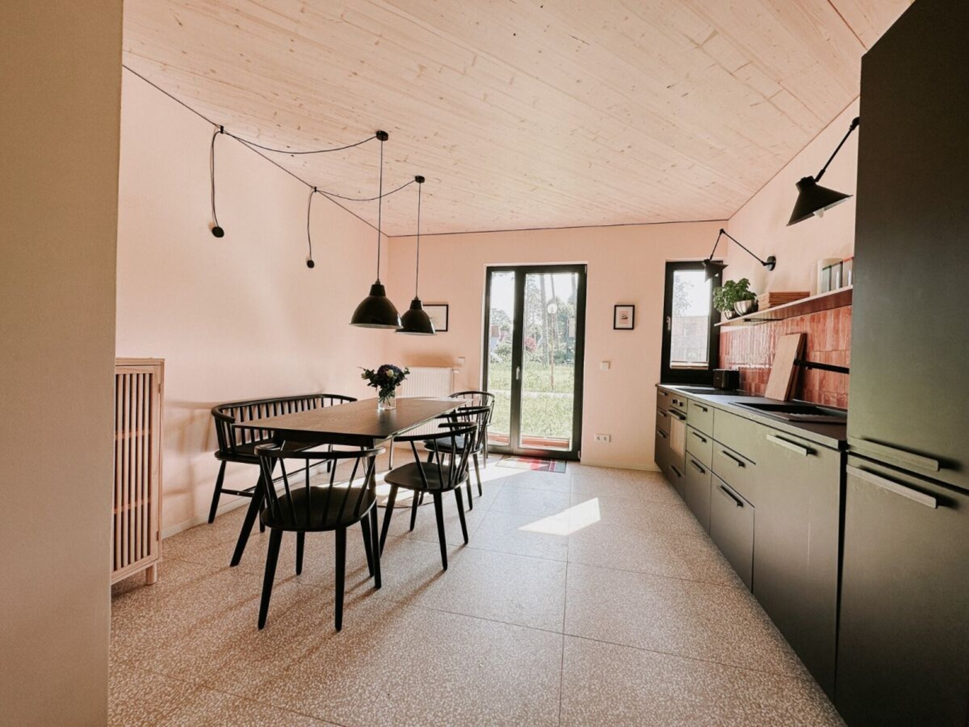 Architectonisch vakantiehuis direct aan het meer bij Templin voor 8 personen - foto 7