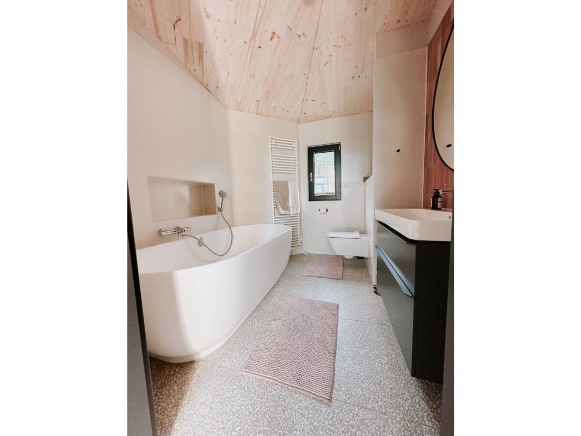 Architectonisch vakantiehuis direct aan het meer bij Templin voor 8 personen - foto 15