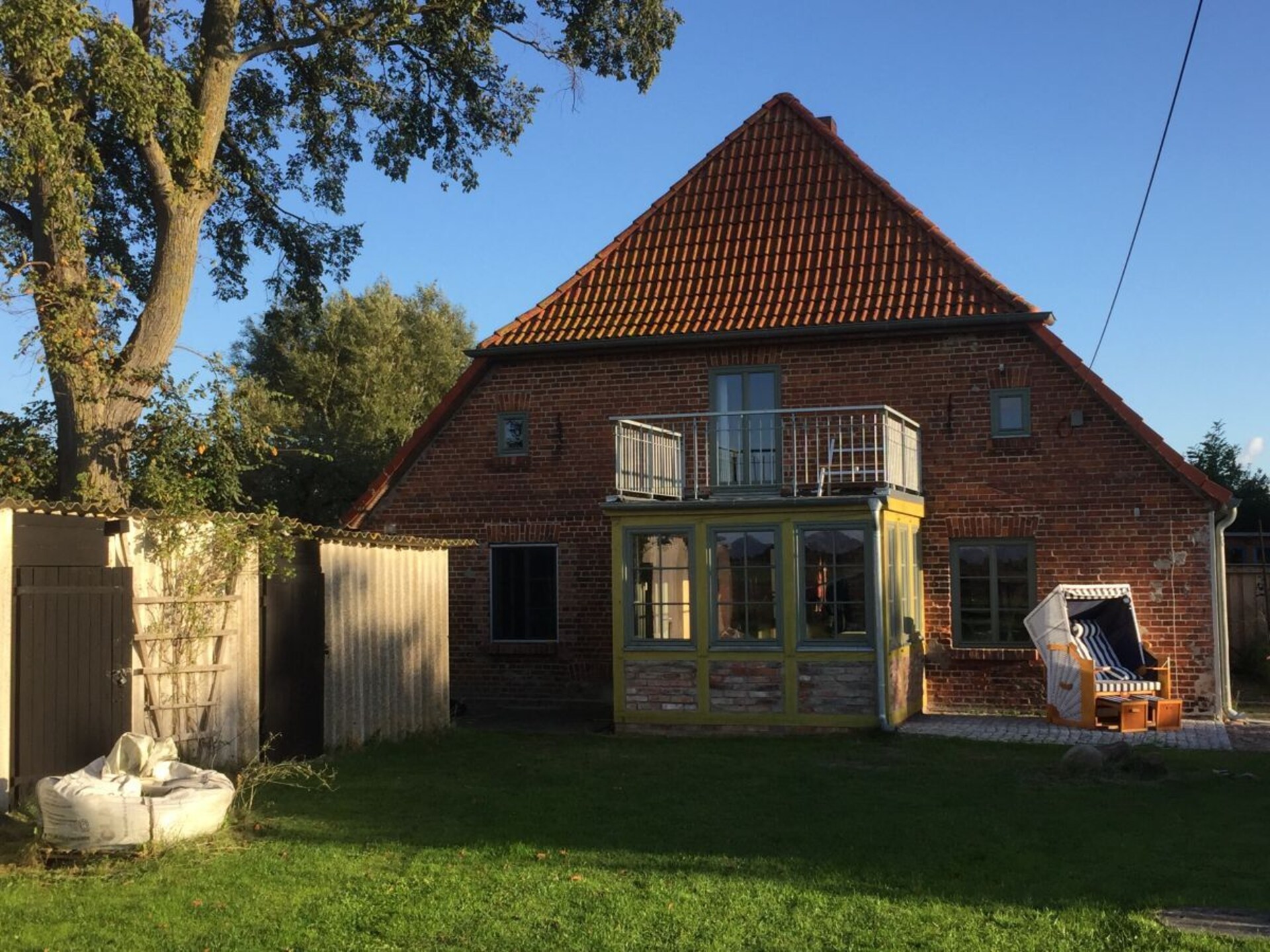 Stijlvol gerenoveerd boerderijappartement uit 1840 aan de baai van Ummanz - foto 1