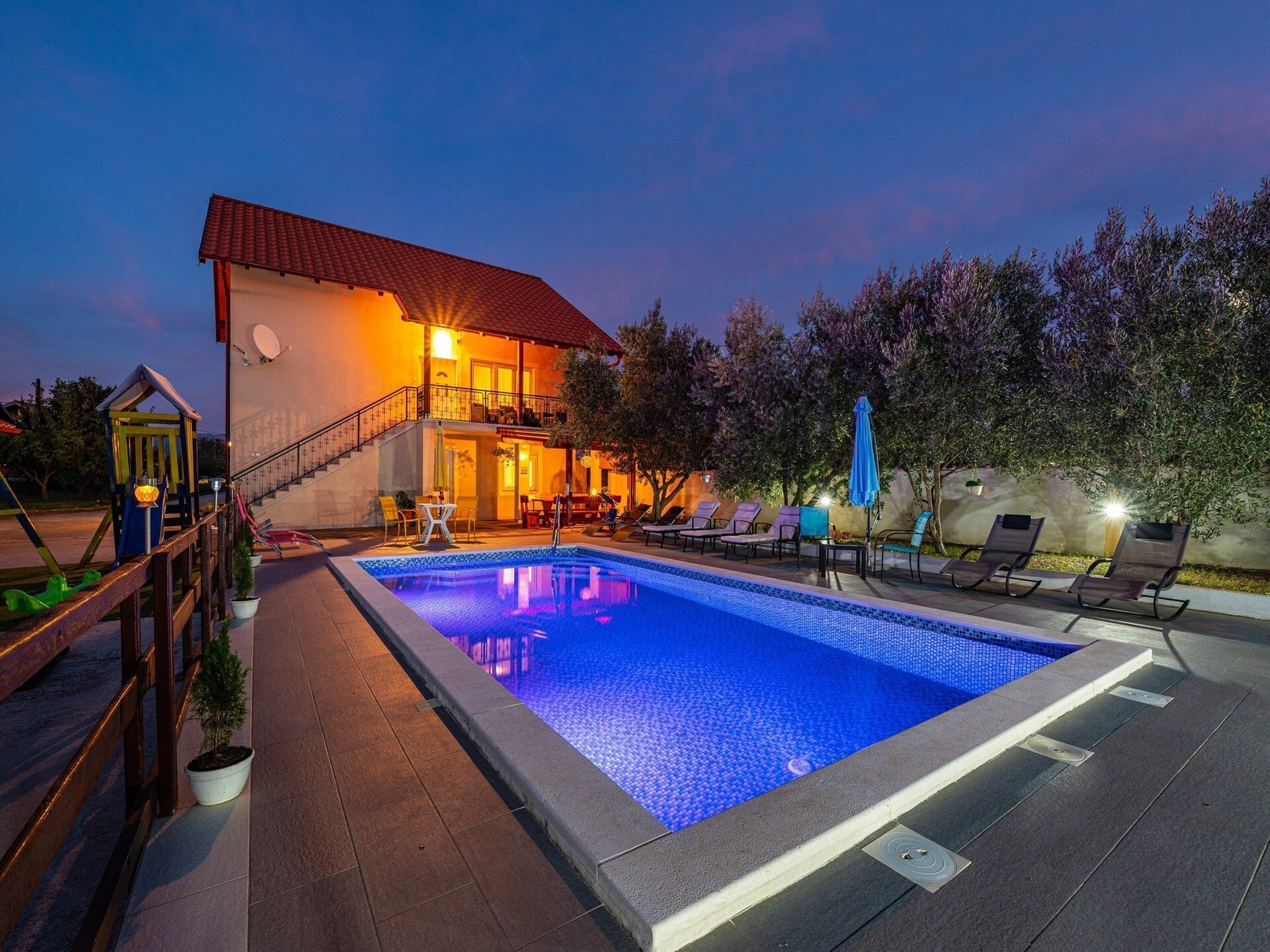 Ruime Vijf-Slaapkamer Villa met Verwarmd Zwembad bij Zadar - foto 37