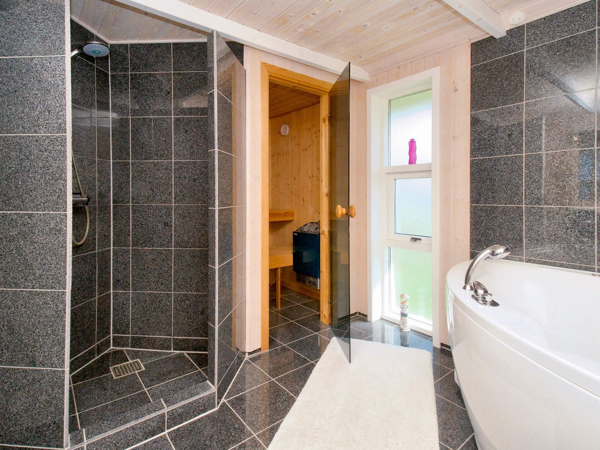 Aan zee: Rustgevend vakantiehuis in Skibby met sauna en whirlpool - foto 33